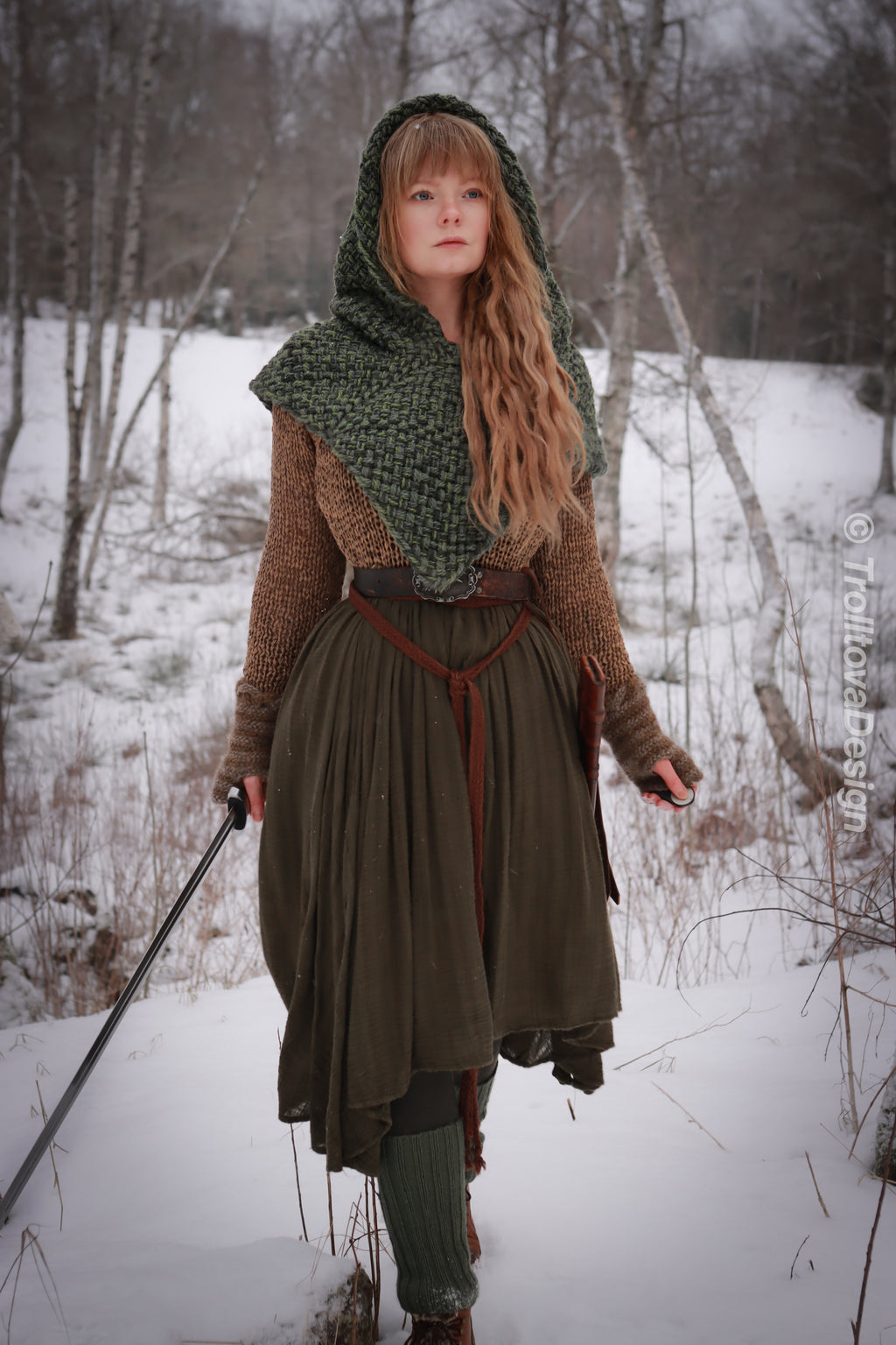 Small handwoven Skjoldehamn inspired hood in forest green wool and alpaca.