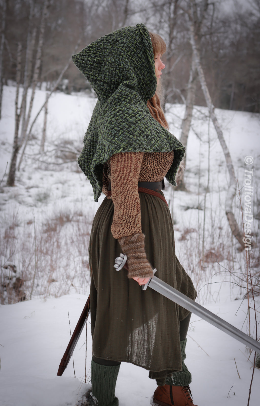 Small handwoven Skjoldehamn inspired hood in forest green wool and alpaca.