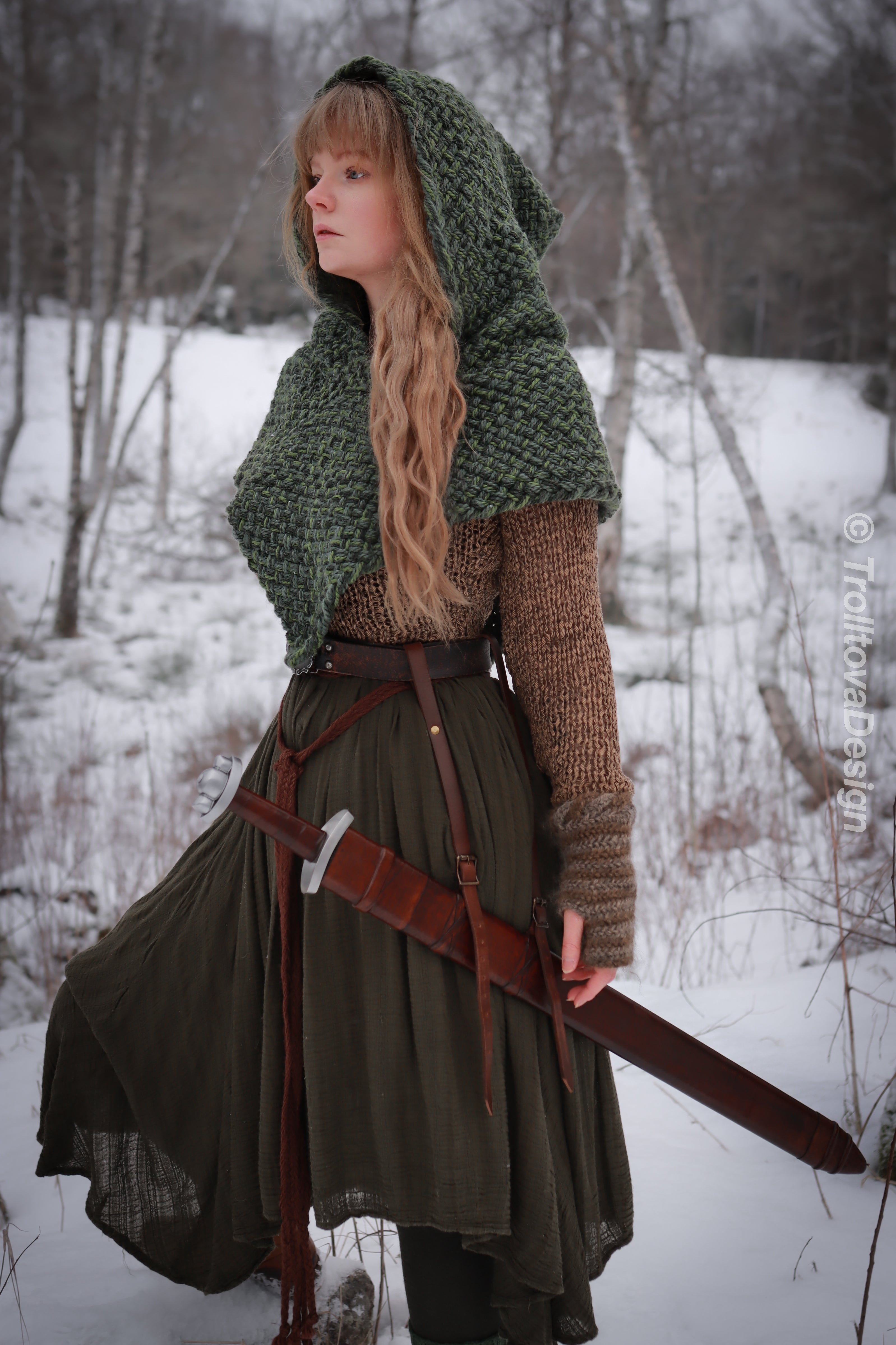 Small handwoven Skjoldehamn inspired hood in forest green wool and alpaca.