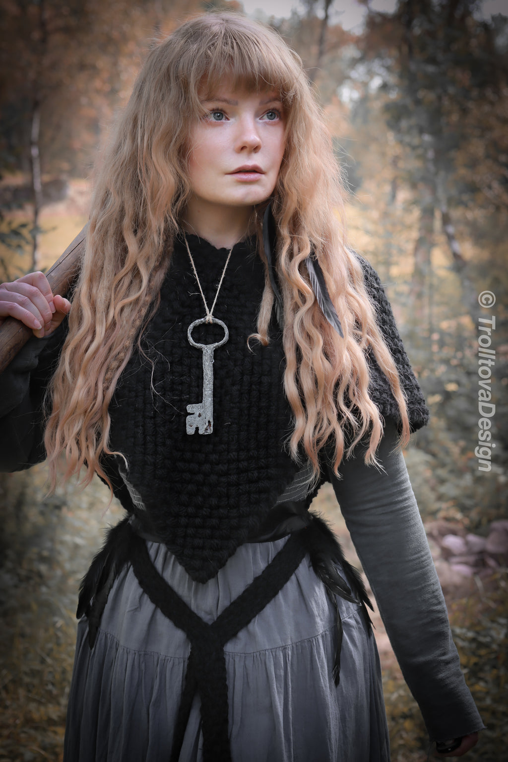 Big Skjoldehamn inspired hood in black wool and alpaca. Handwoven.