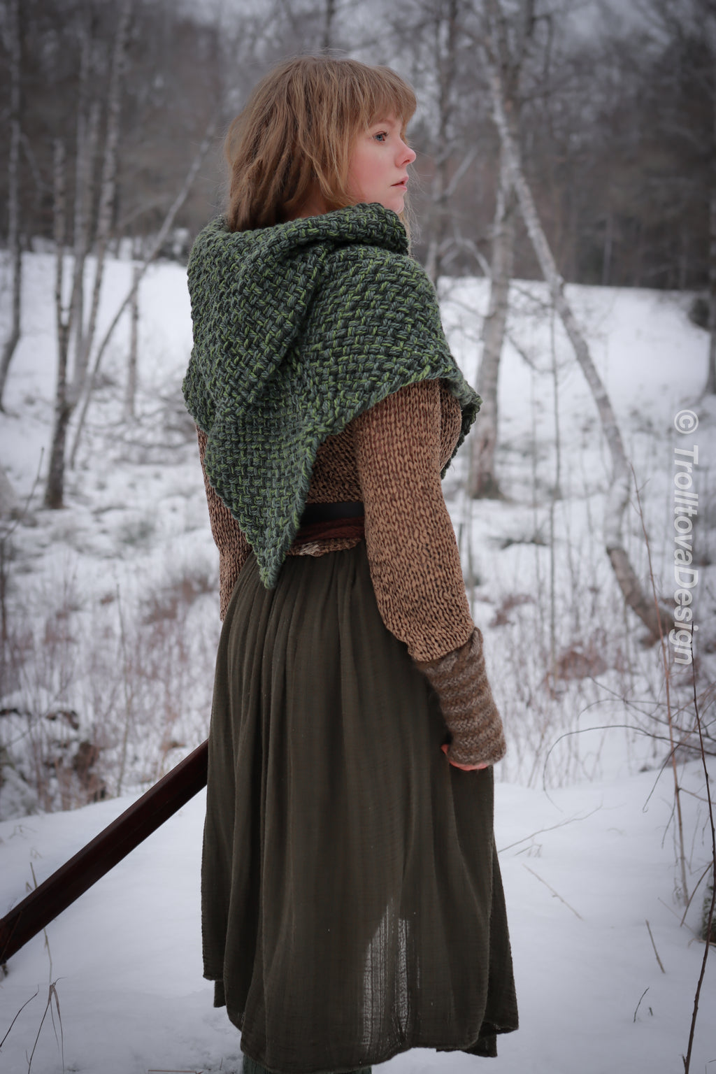 Small handwoven Skjoldehamn inspired hood in forest green wool and alpaca.