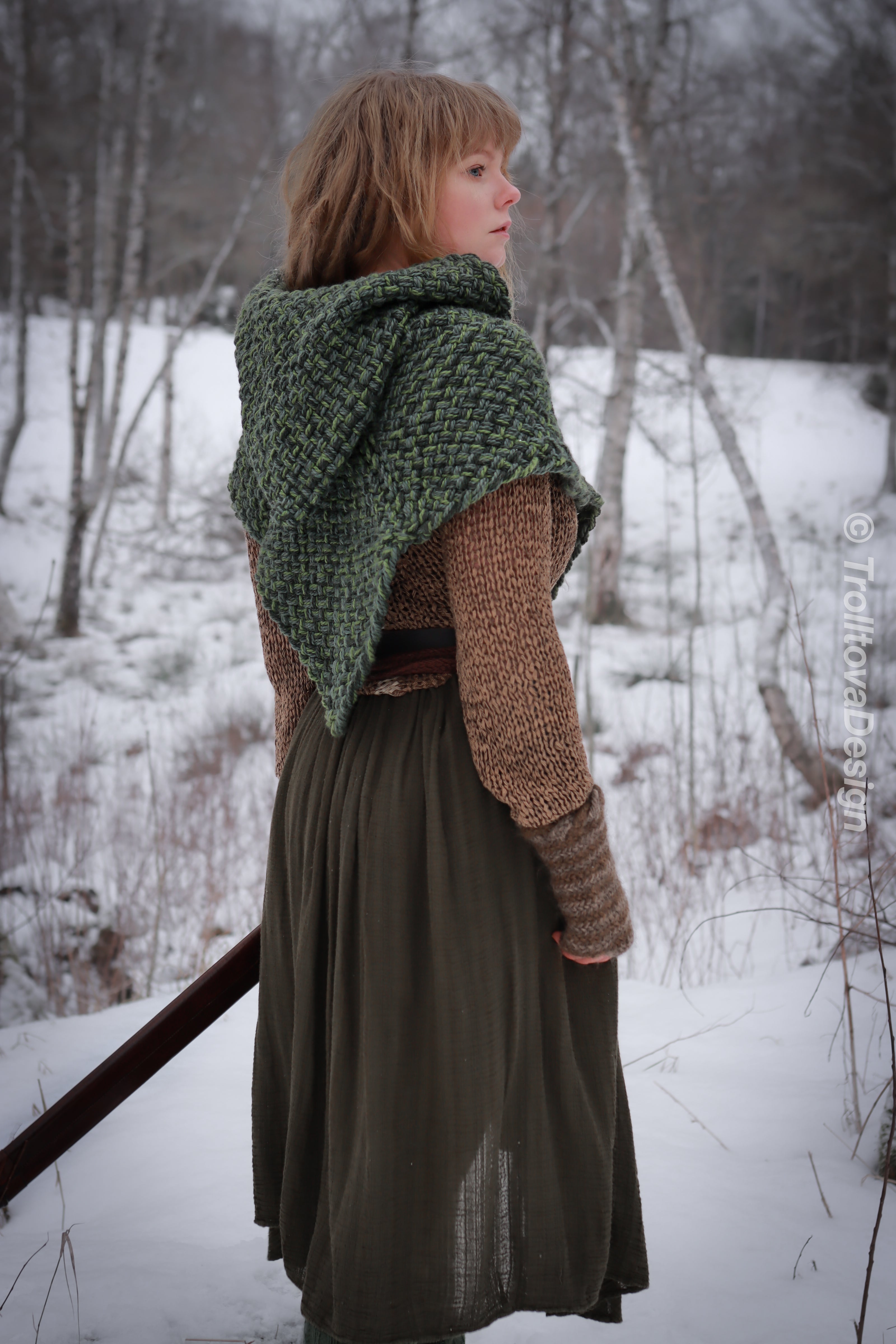 Small handwoven Skjoldehamn inspired hood in forest green wool and alpaca.