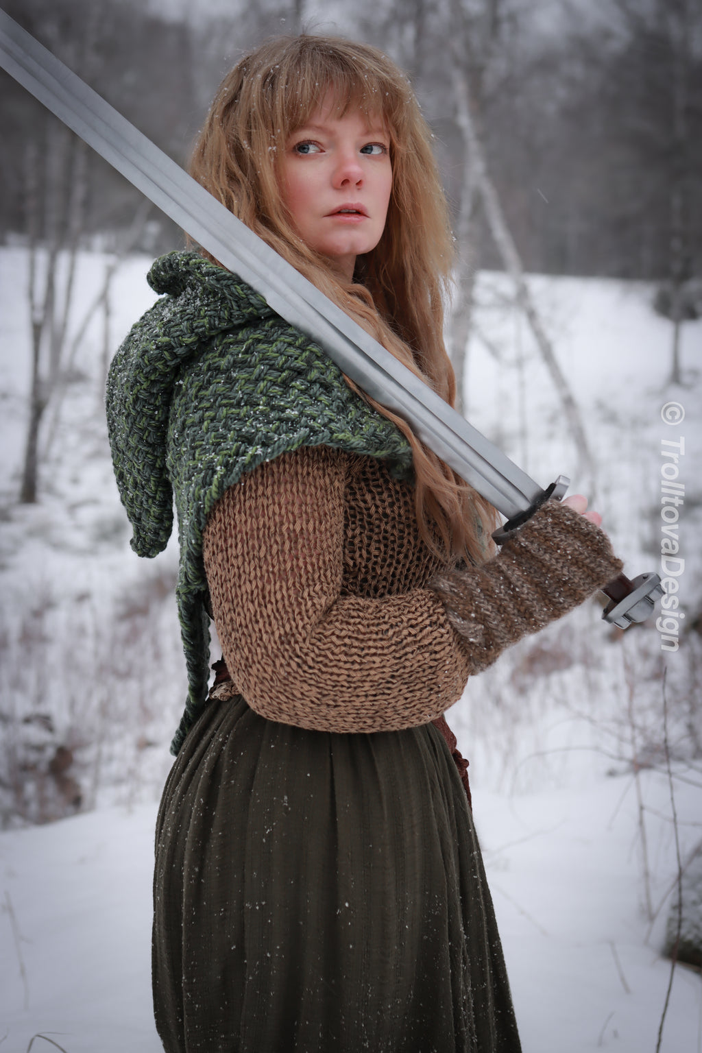 Small handwoven Skjoldehamn inspired hood in forest green wool and alpaca.