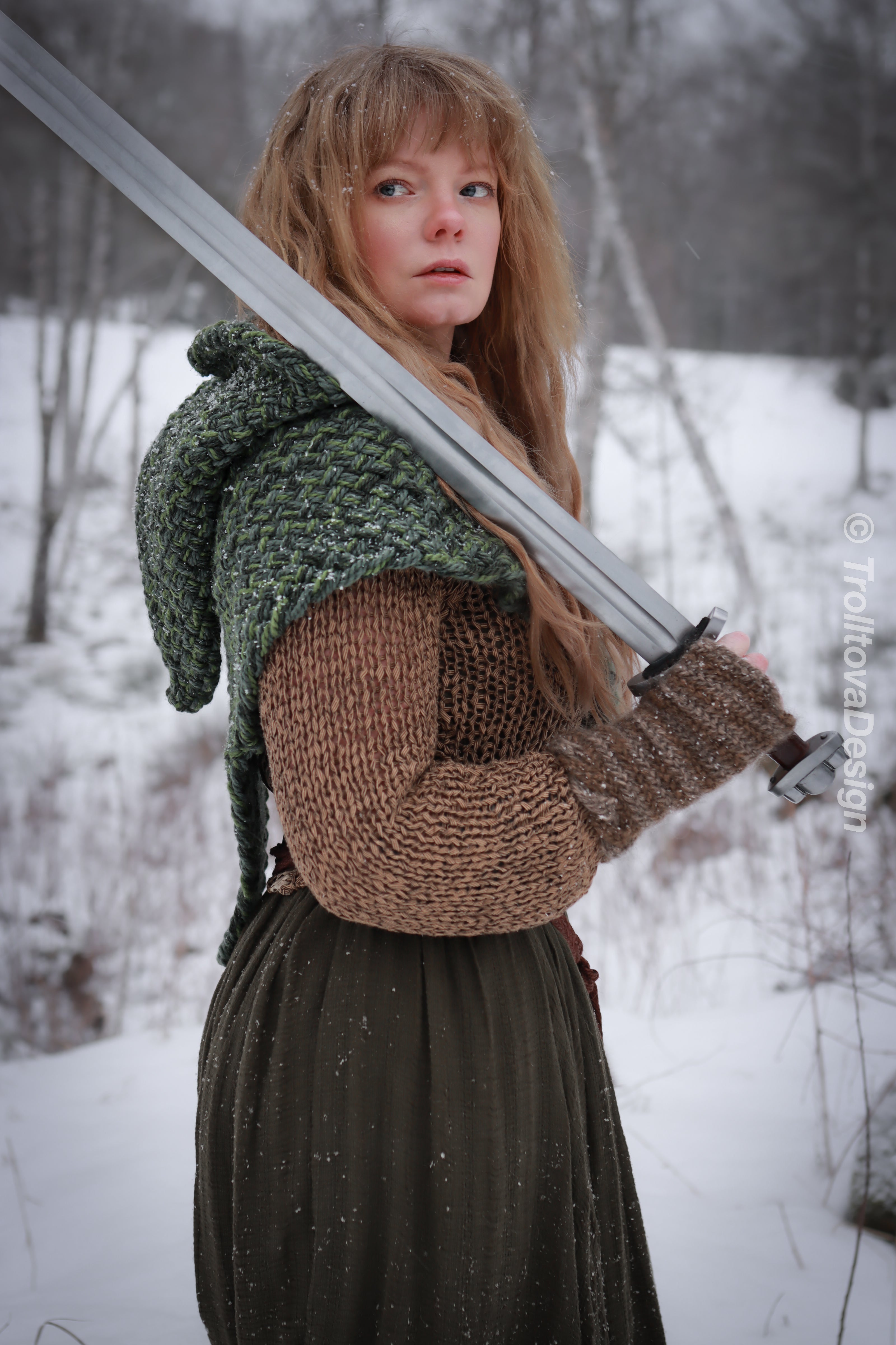 Small handwoven Skjoldehamn inspired hood in forest green wool and alpaca.