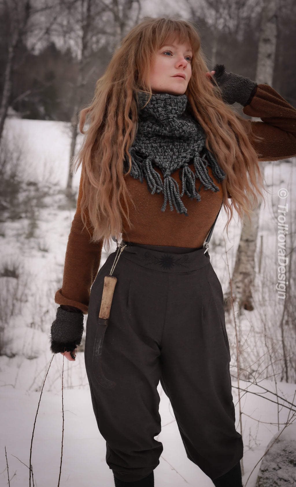 Handwoven triangle scarf in gray wool and alpaca made from scrap yarn.