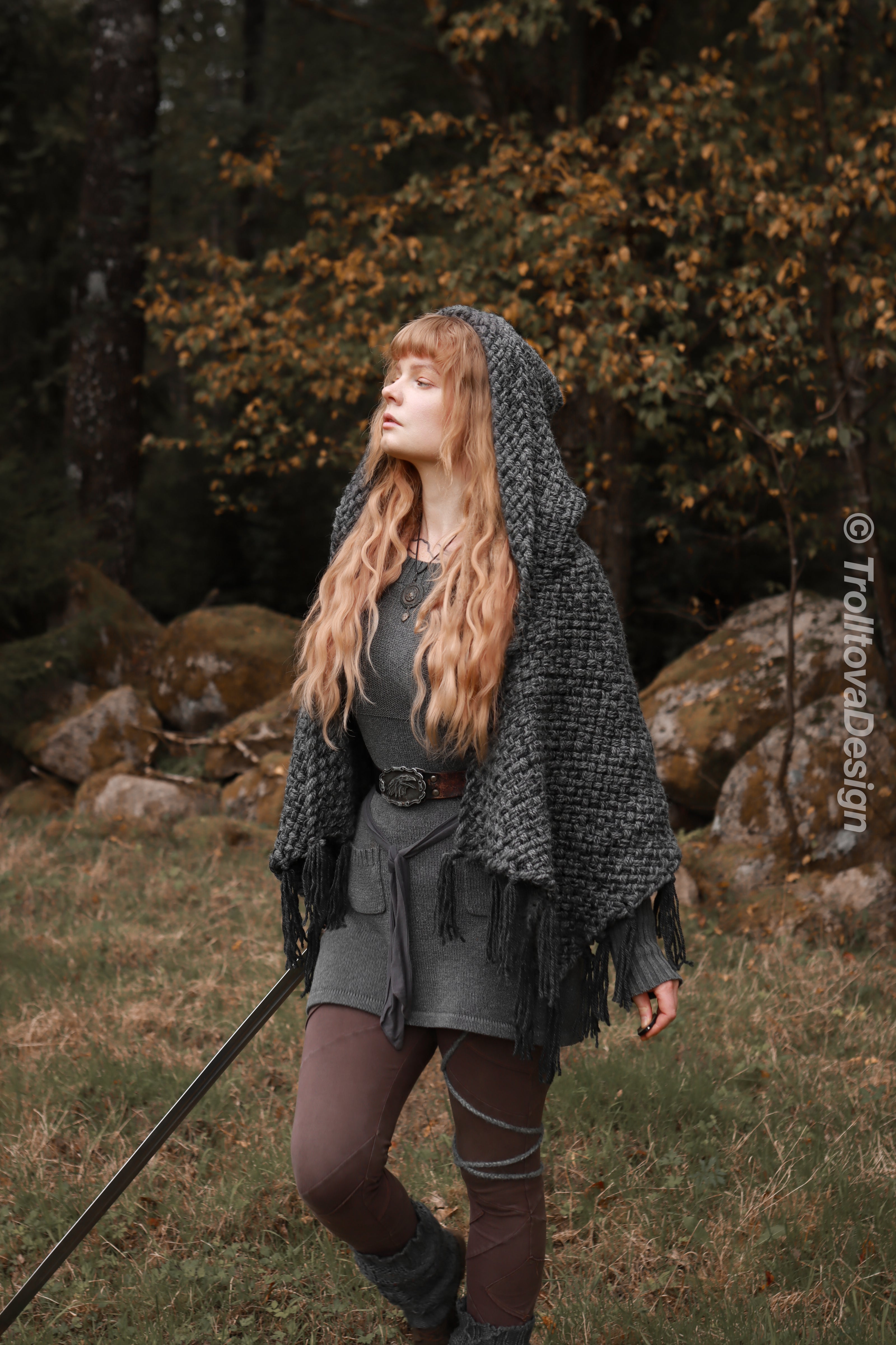 Handwoven hooded shawl in gray wool and alpaca.