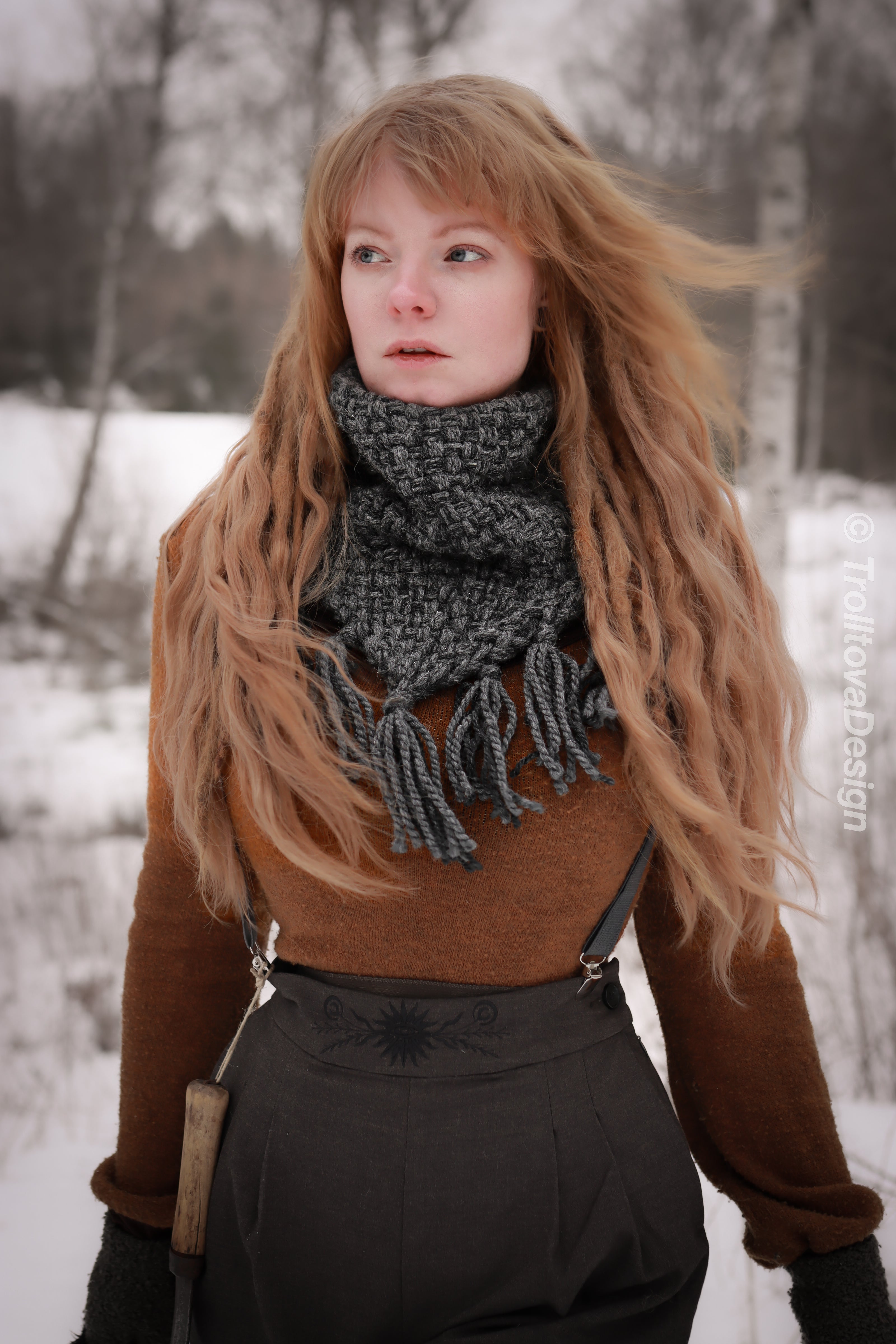 Handwoven triangle scarf in gray wool and alpaca made from scrap yarn.