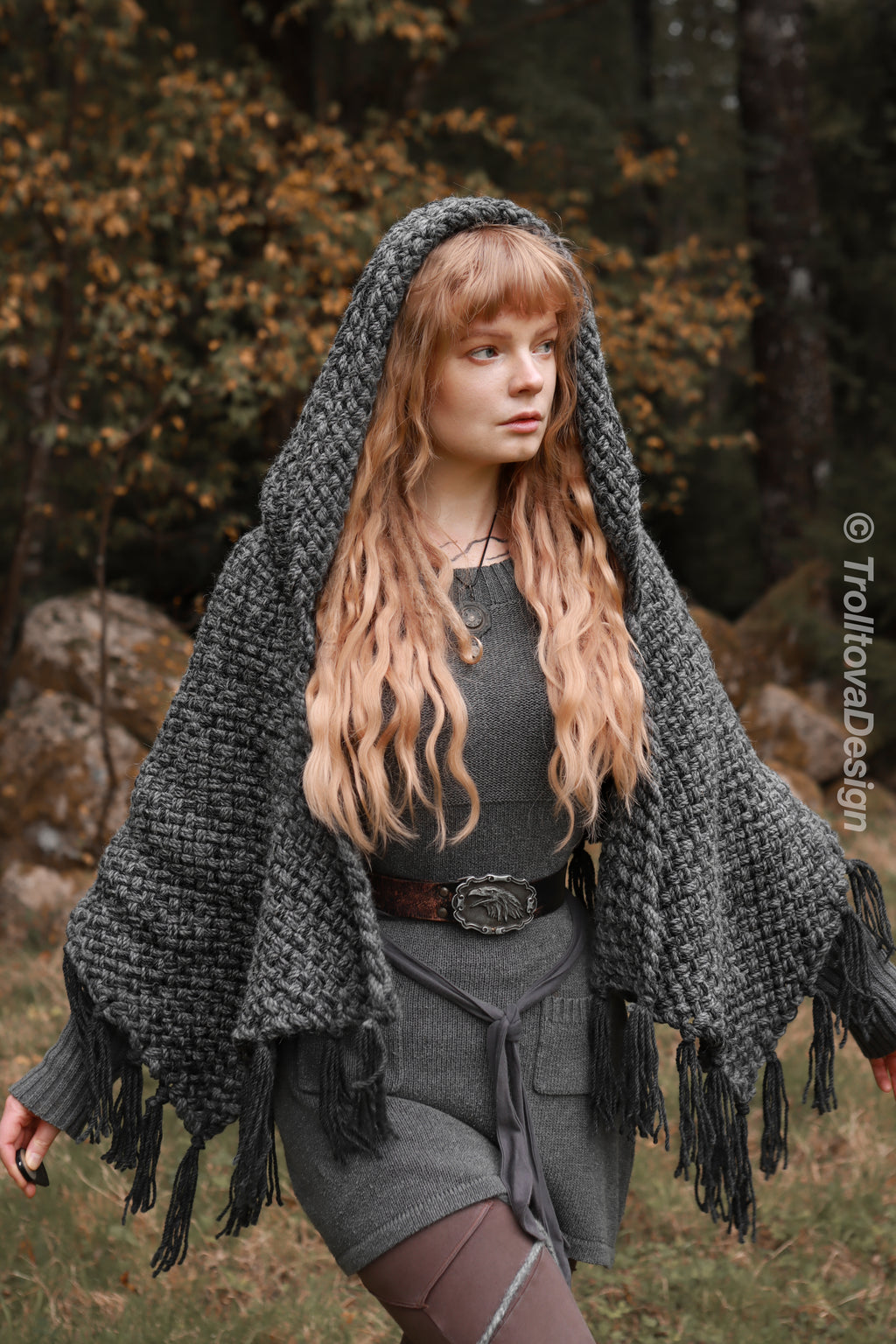 Handwoven hooded shawl in gray wool and alpaca.