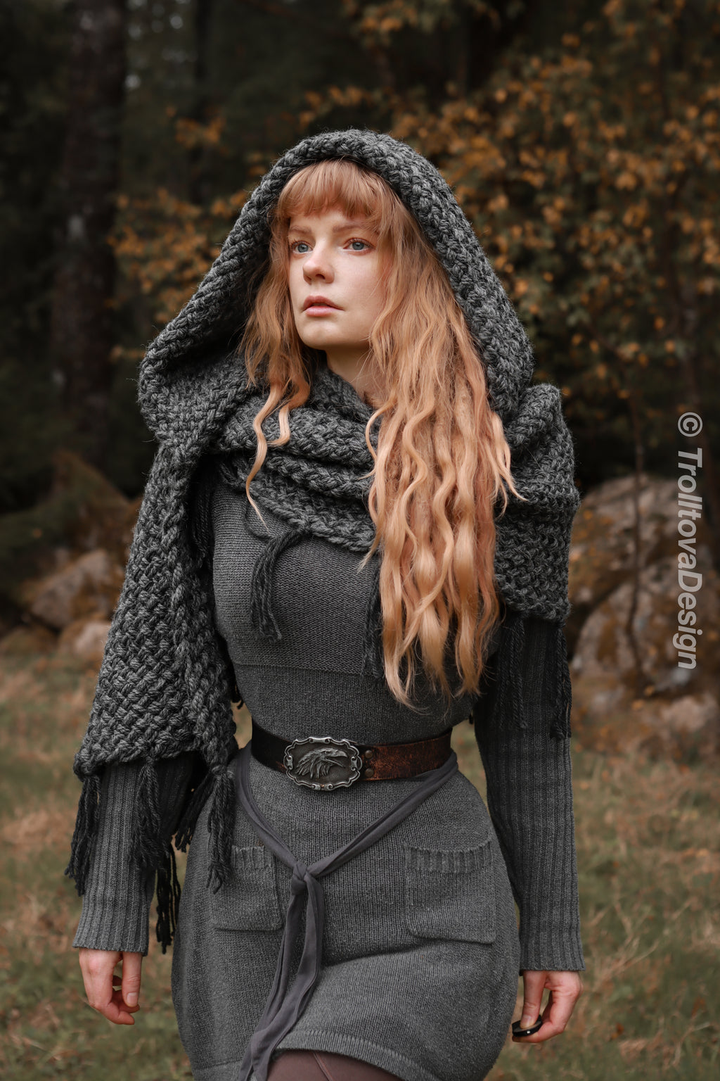 Handwoven hooded shawl in gray wool and alpaca.