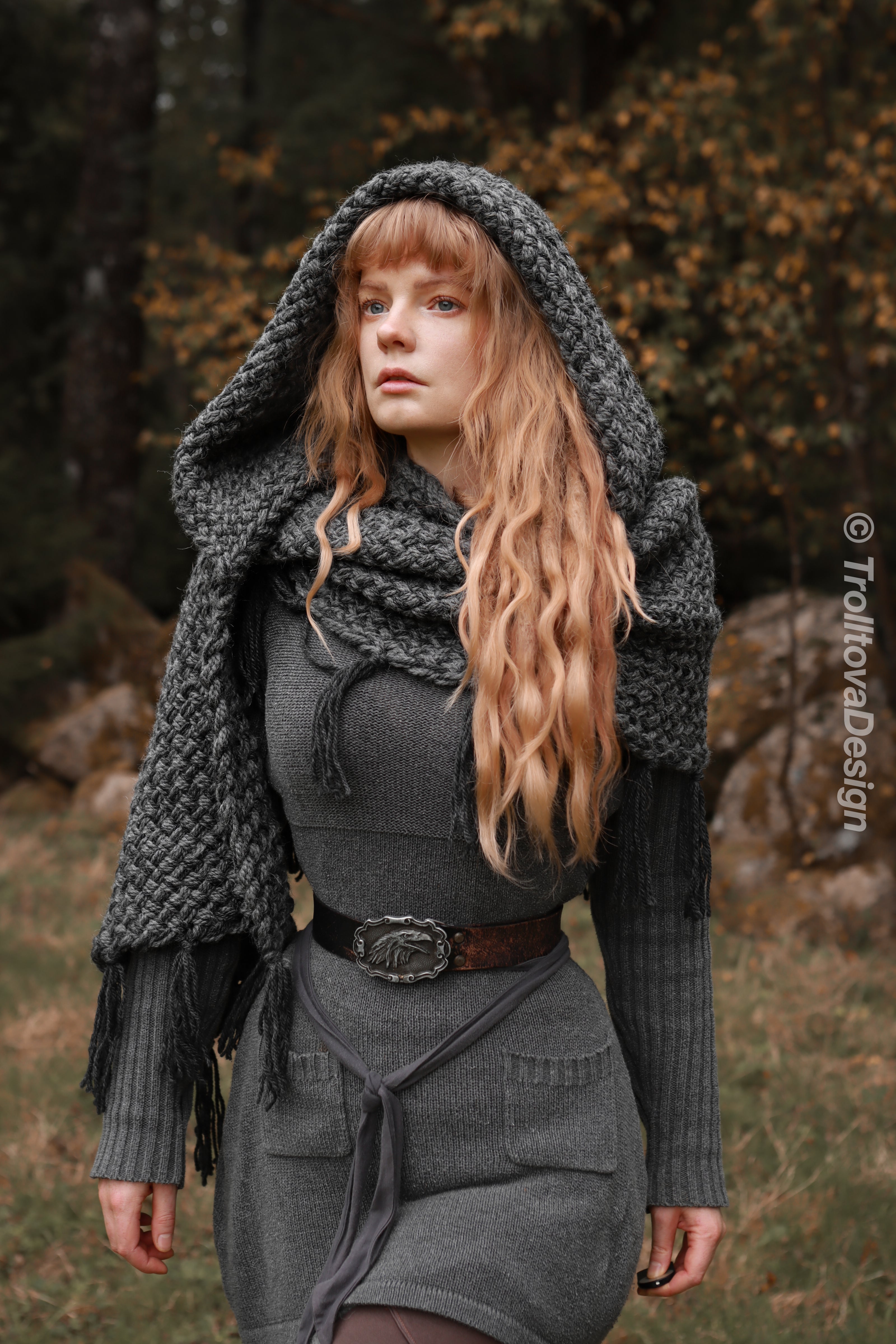 Handwoven hooded shawl in gray wool and alpaca.