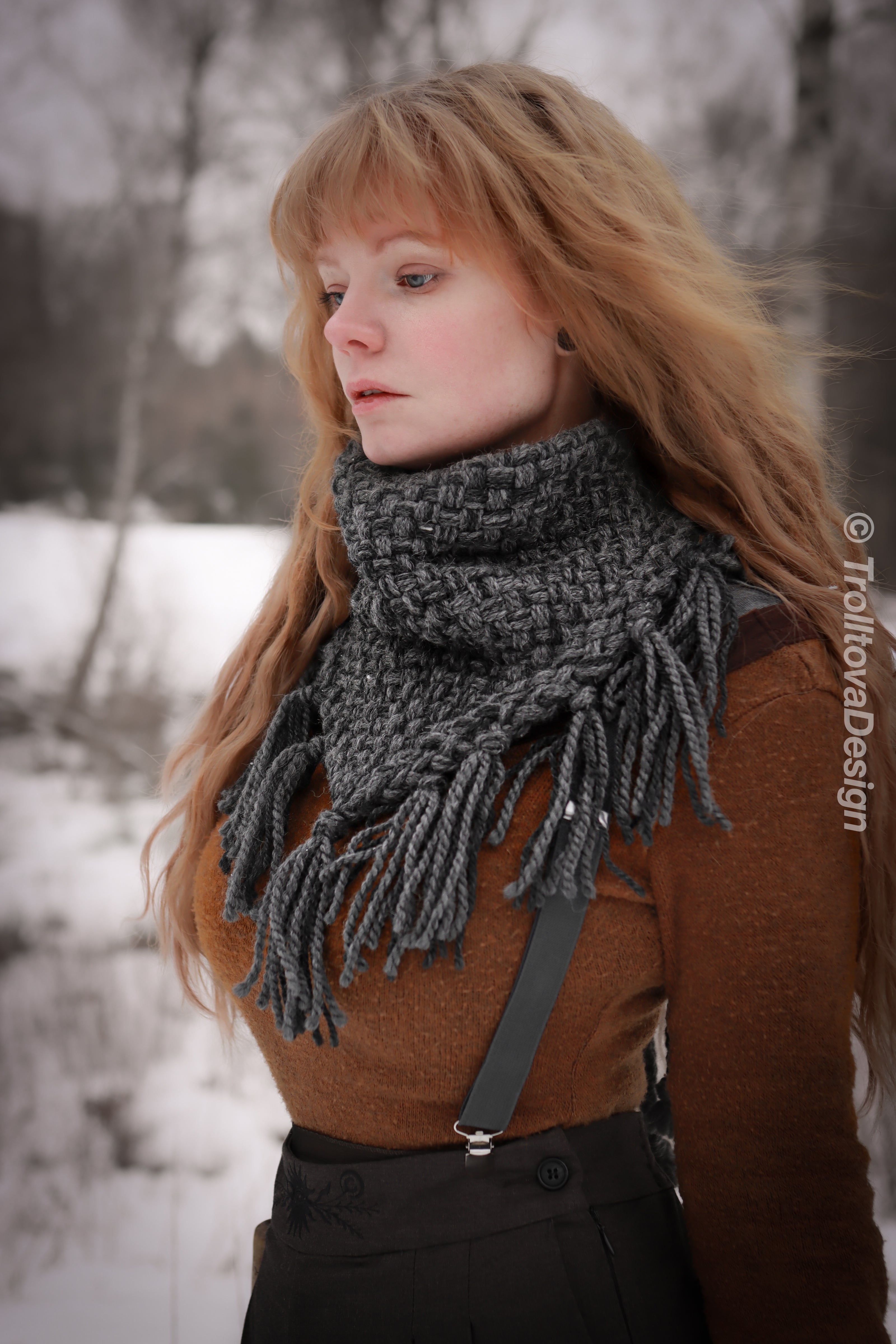 Handwoven triangle scarf in gray wool and alpaca made from scrap yarn.