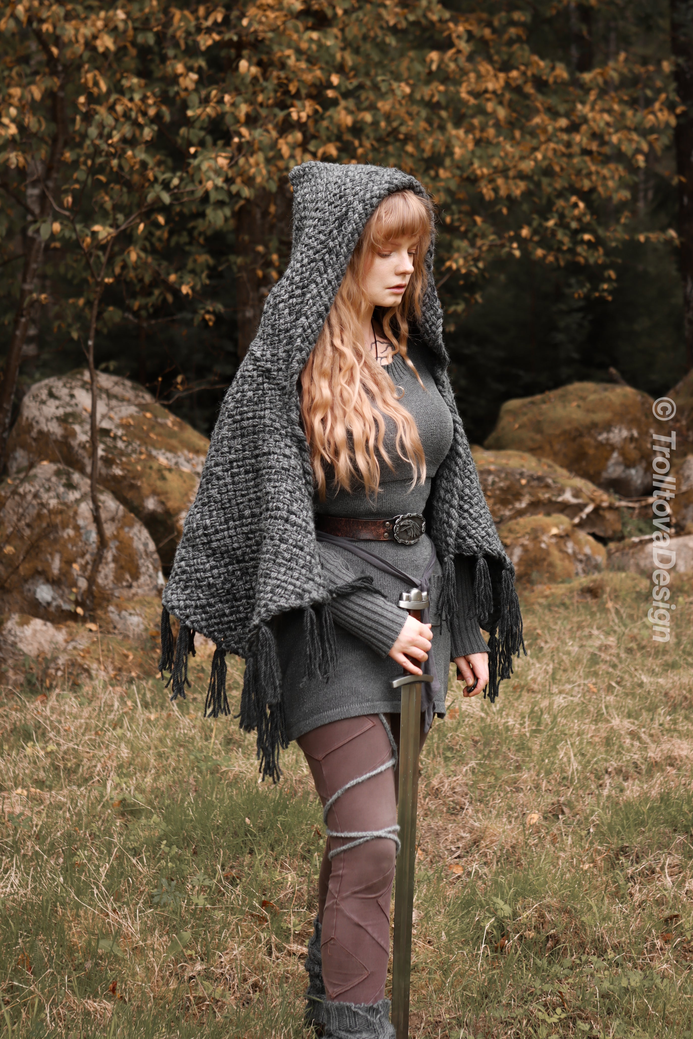 Handwoven hooded shawl in gray wool and alpaca.