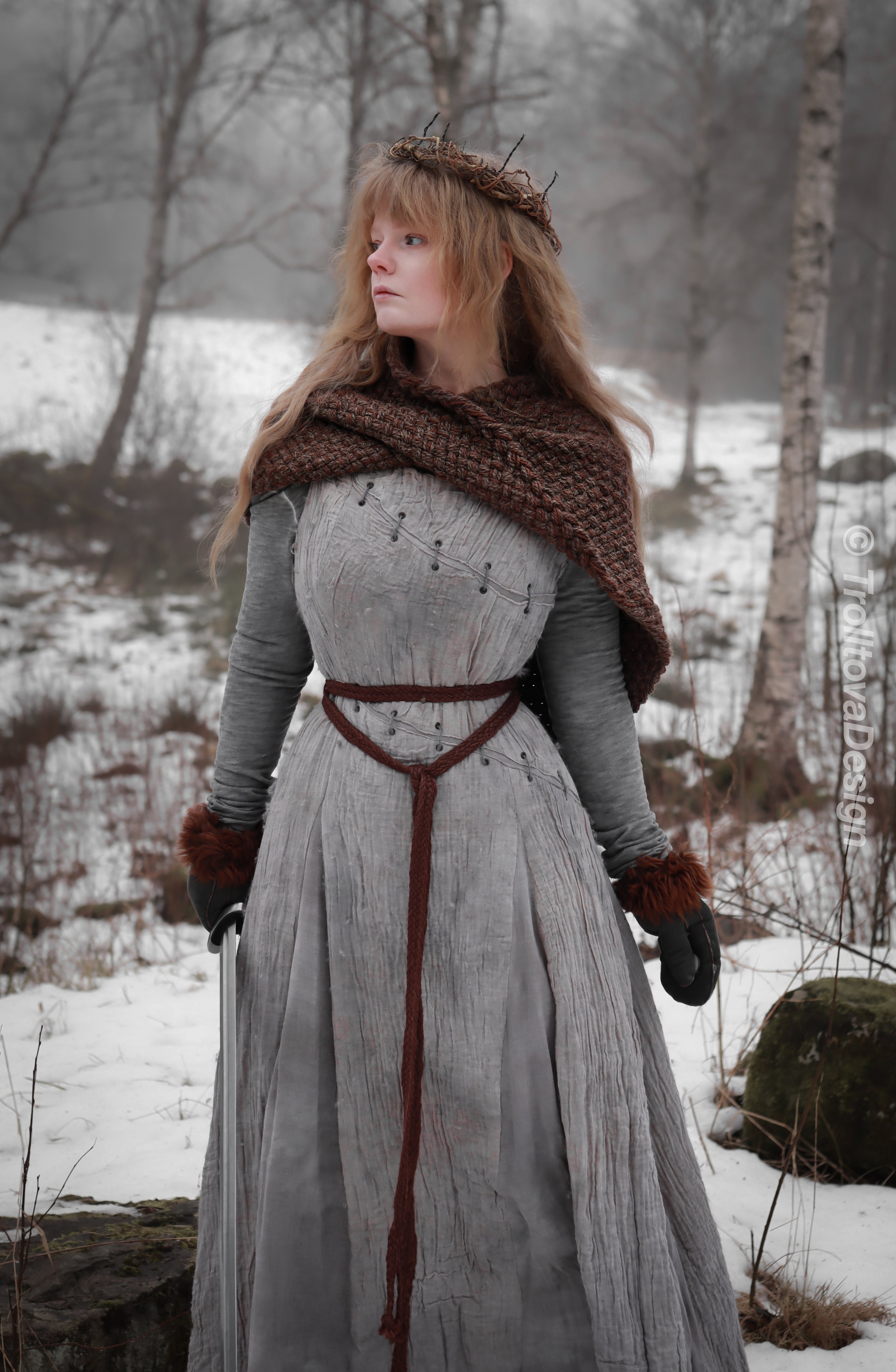 Handwoven twisted capelet in brown wool and alpaca.