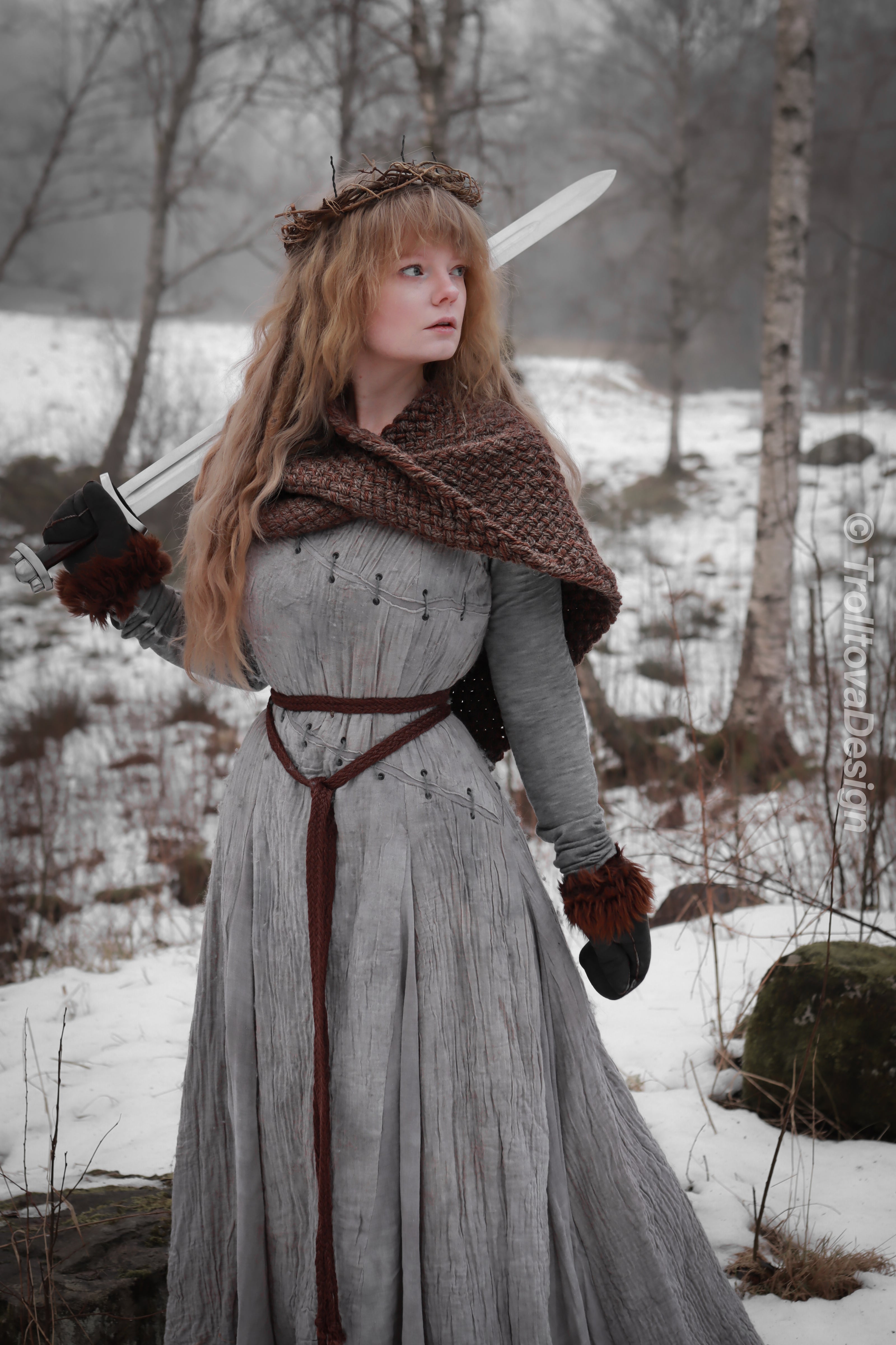 Handwoven twisted capelet in brown wool and alpaca.