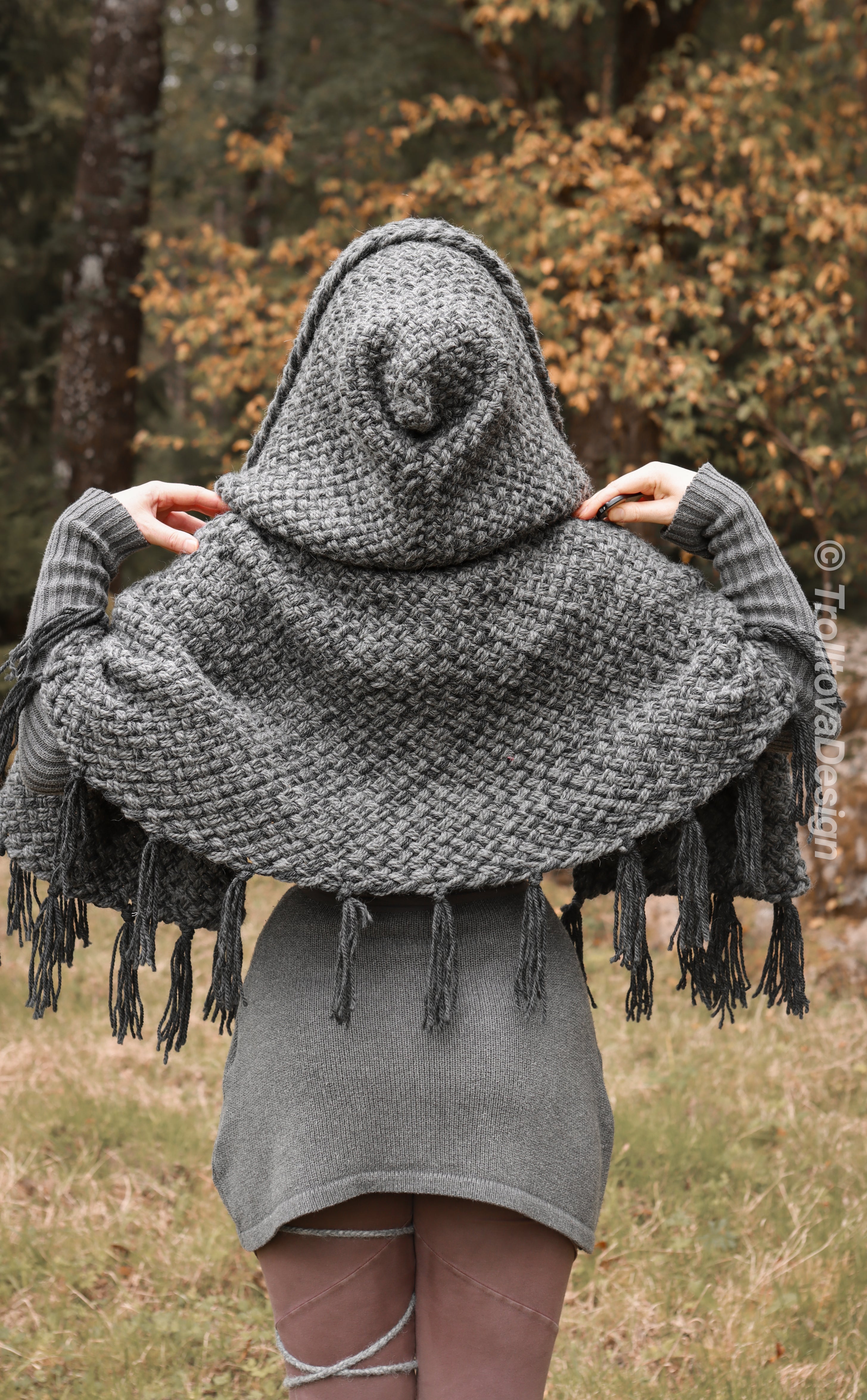 Handwoven hooded shawl in gray wool and alpaca.