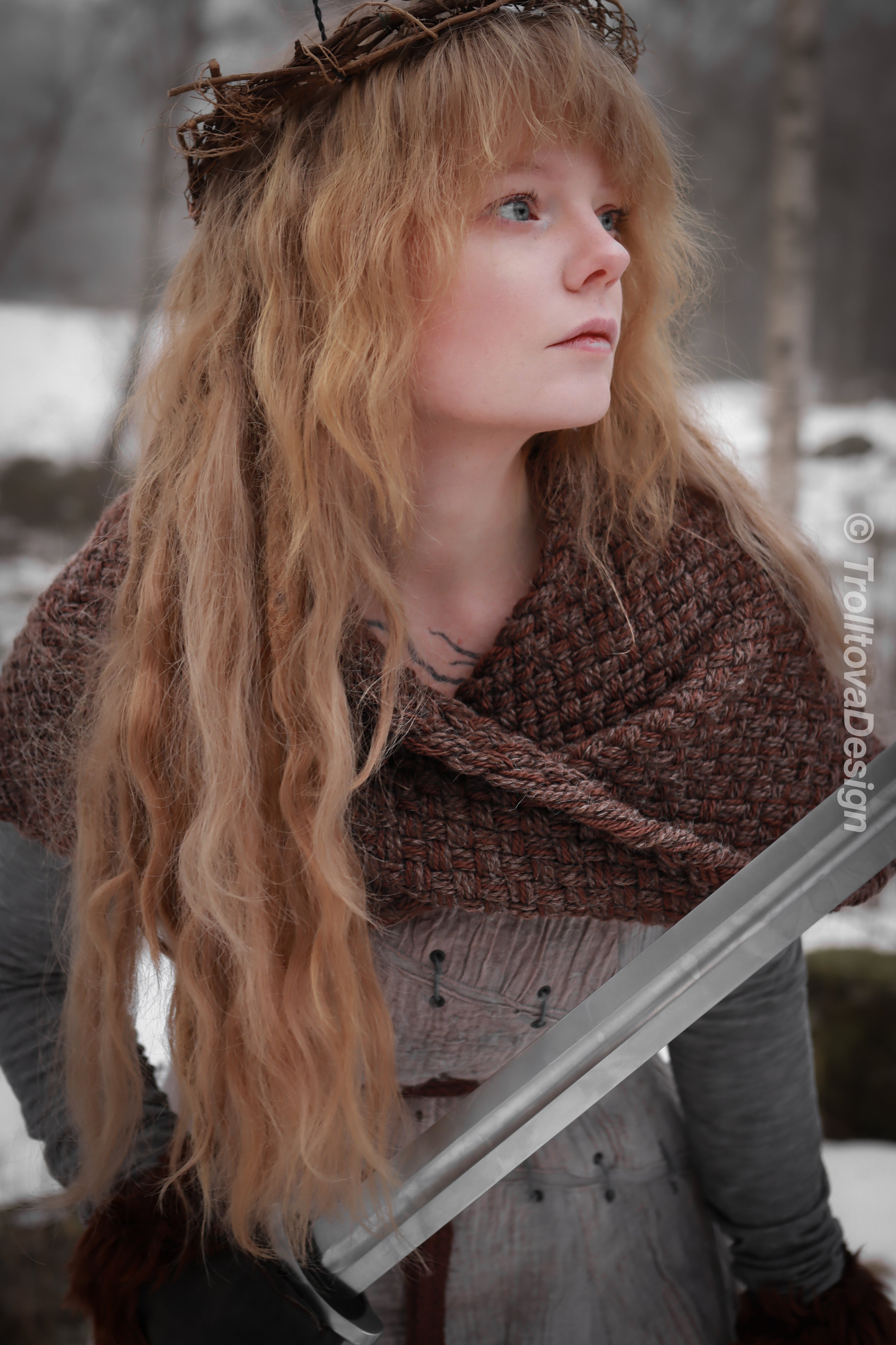 Handwoven twisted capelet in brown wool and alpaca.