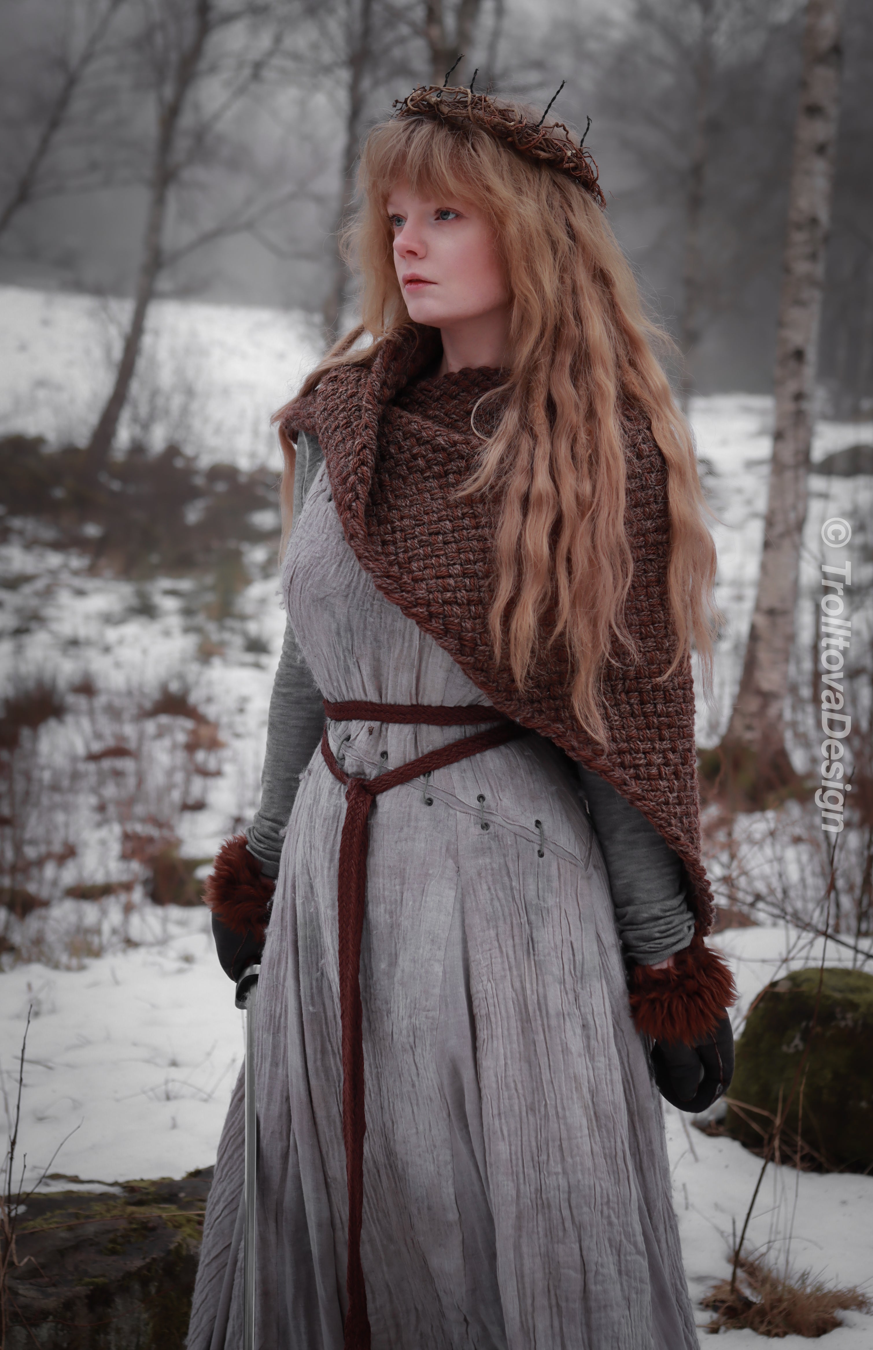 Handwoven twisted capelet in brown wool and alpaca.