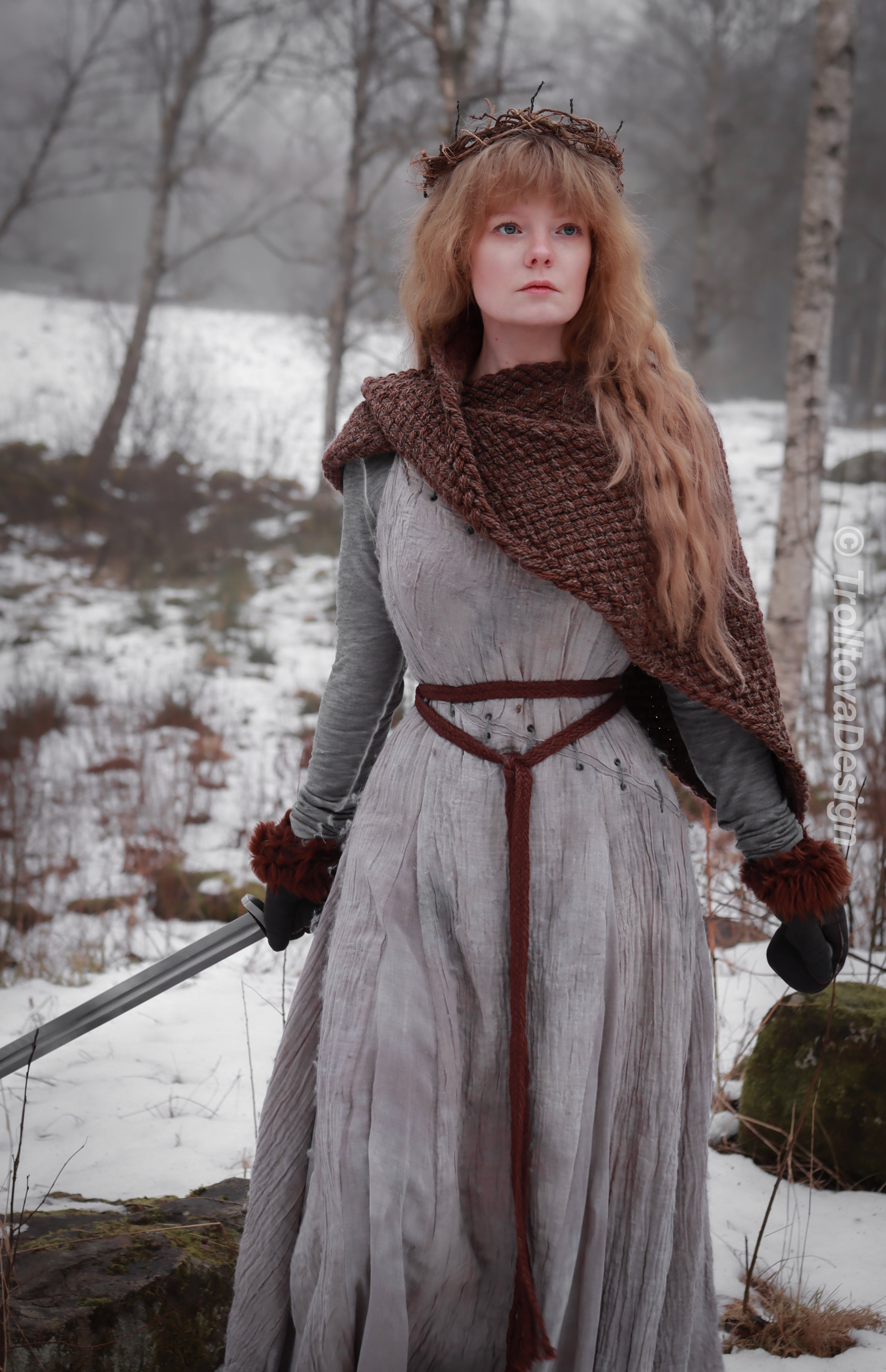 Handwoven twisted capelet in brown wool and alpaca.