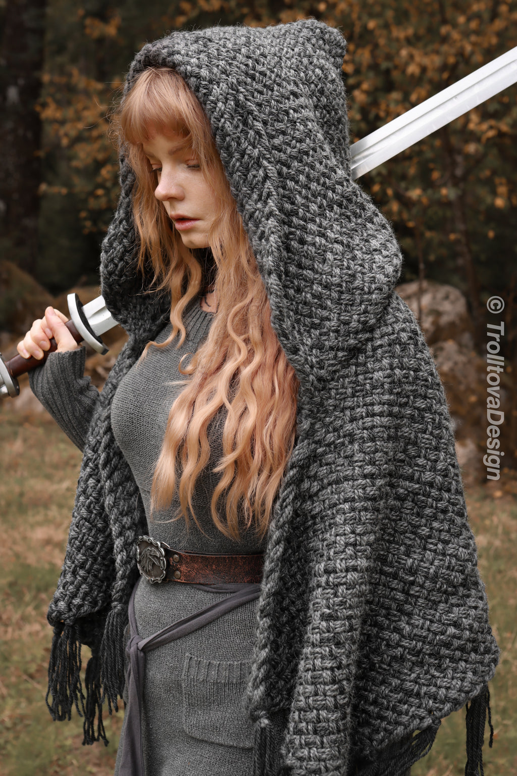 Handwoven hooded shawl in gray wool and alpaca.