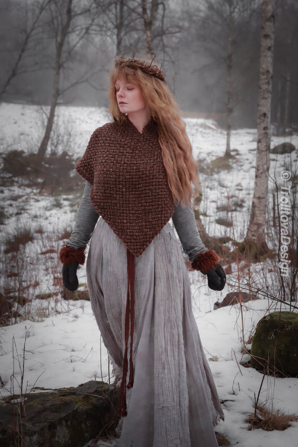 Handwoven twisted capelet in brown wool and alpaca.