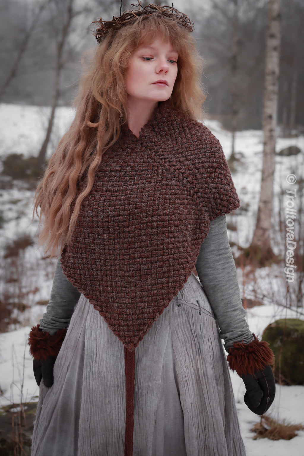 Handwoven twisted capelet in brown wool and alpaca.