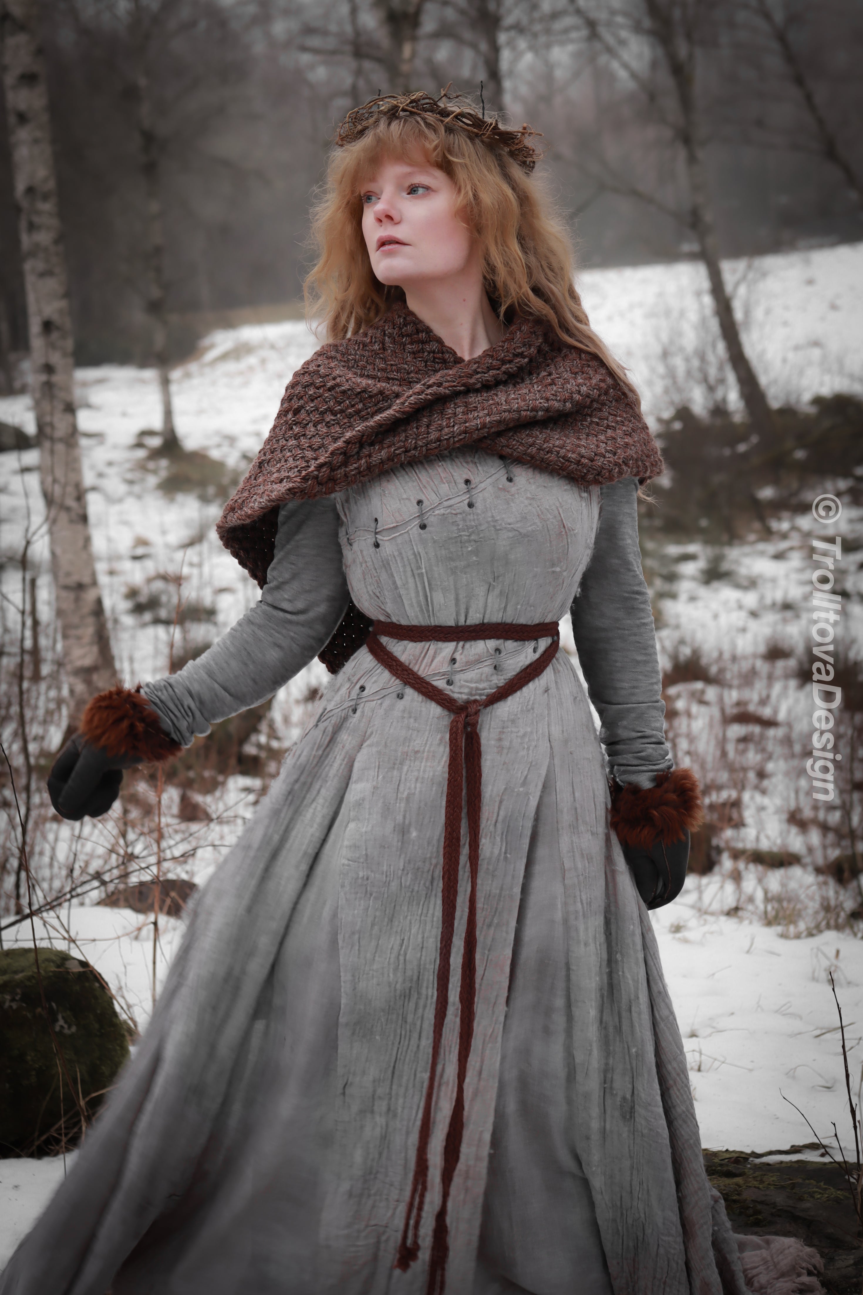 Handwoven twisted capelet in brown wool and alpaca.
