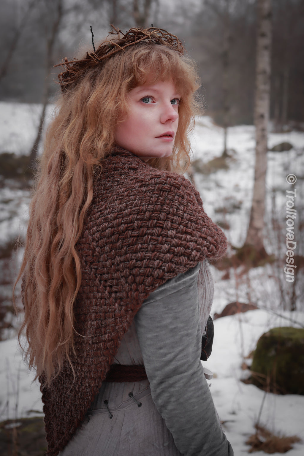 Handwoven twisted capelet in brown wool and alpaca.