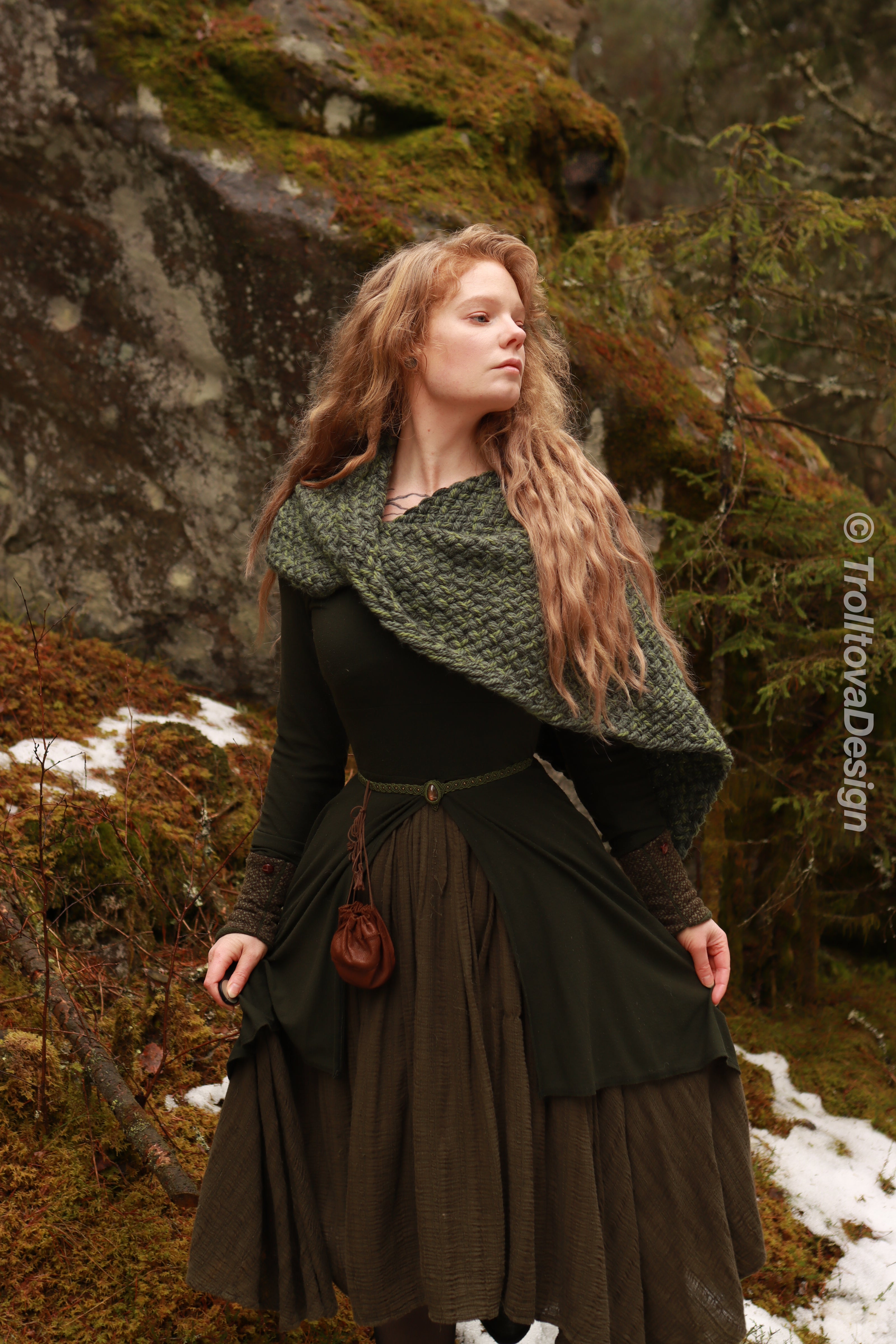 Handwoven twisted capelet in forest green wool and alpaca.