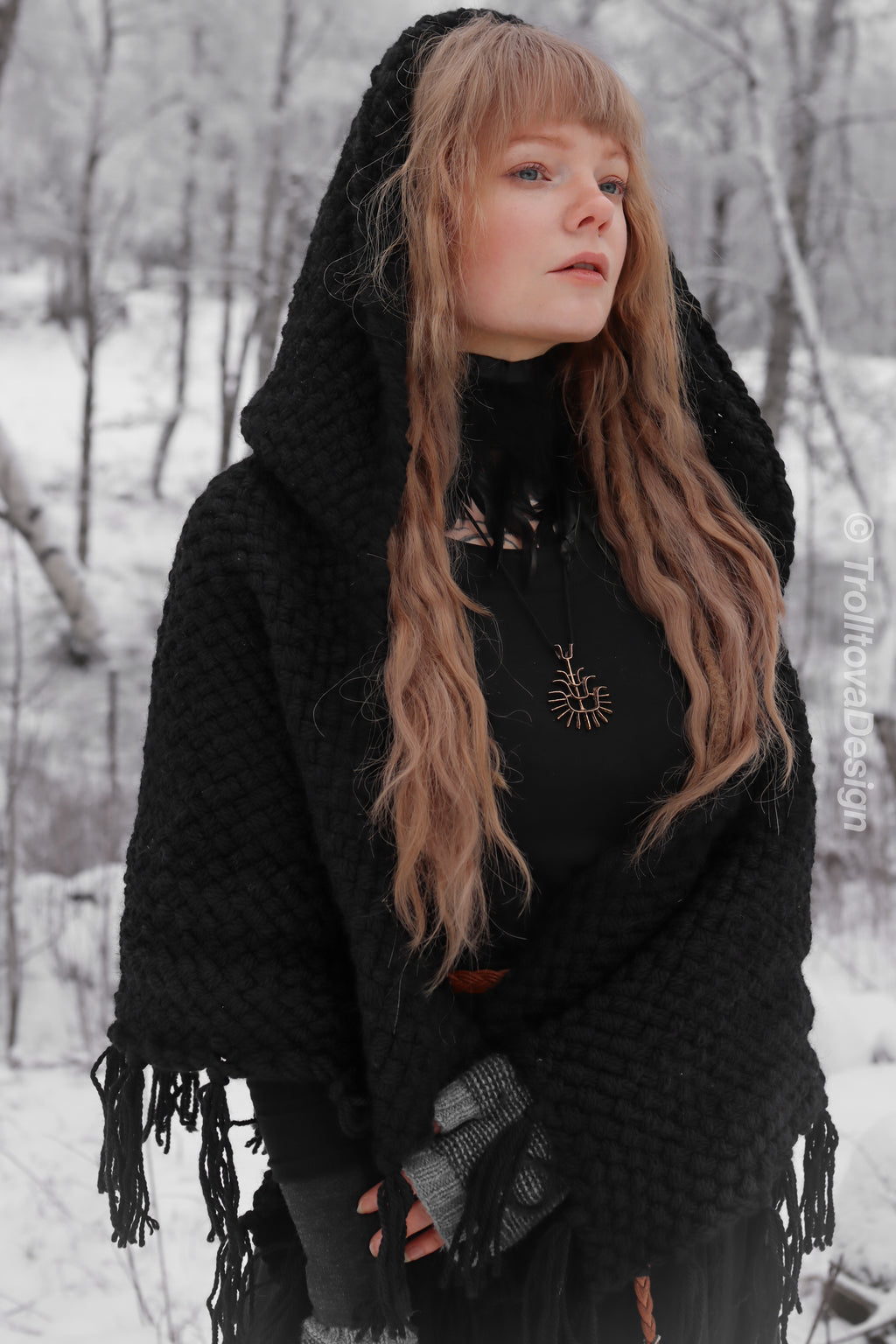 Handwoven hooded shawl in black wool and alpaca.
