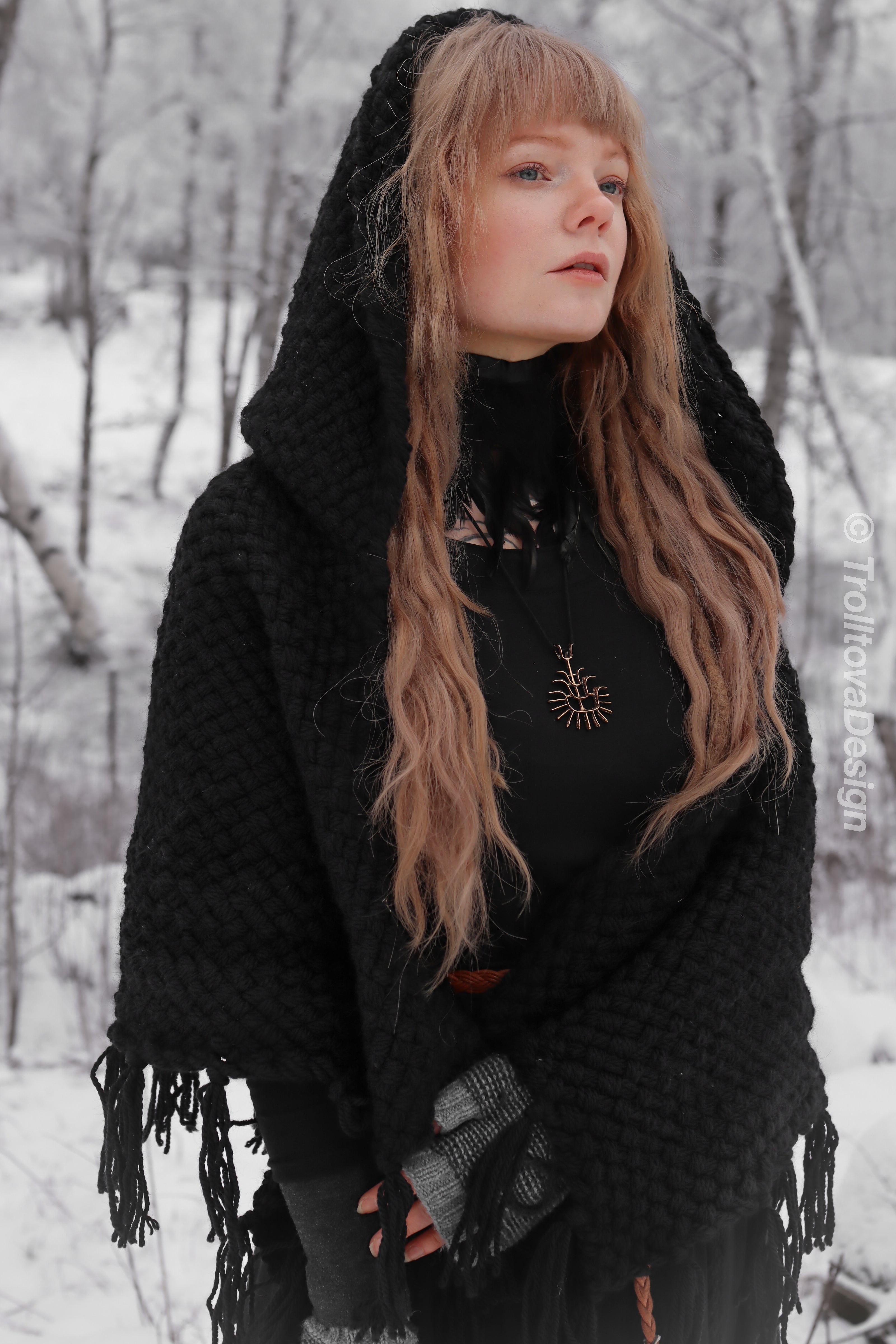 Handwoven hooded shawl in black wool and alpaca.