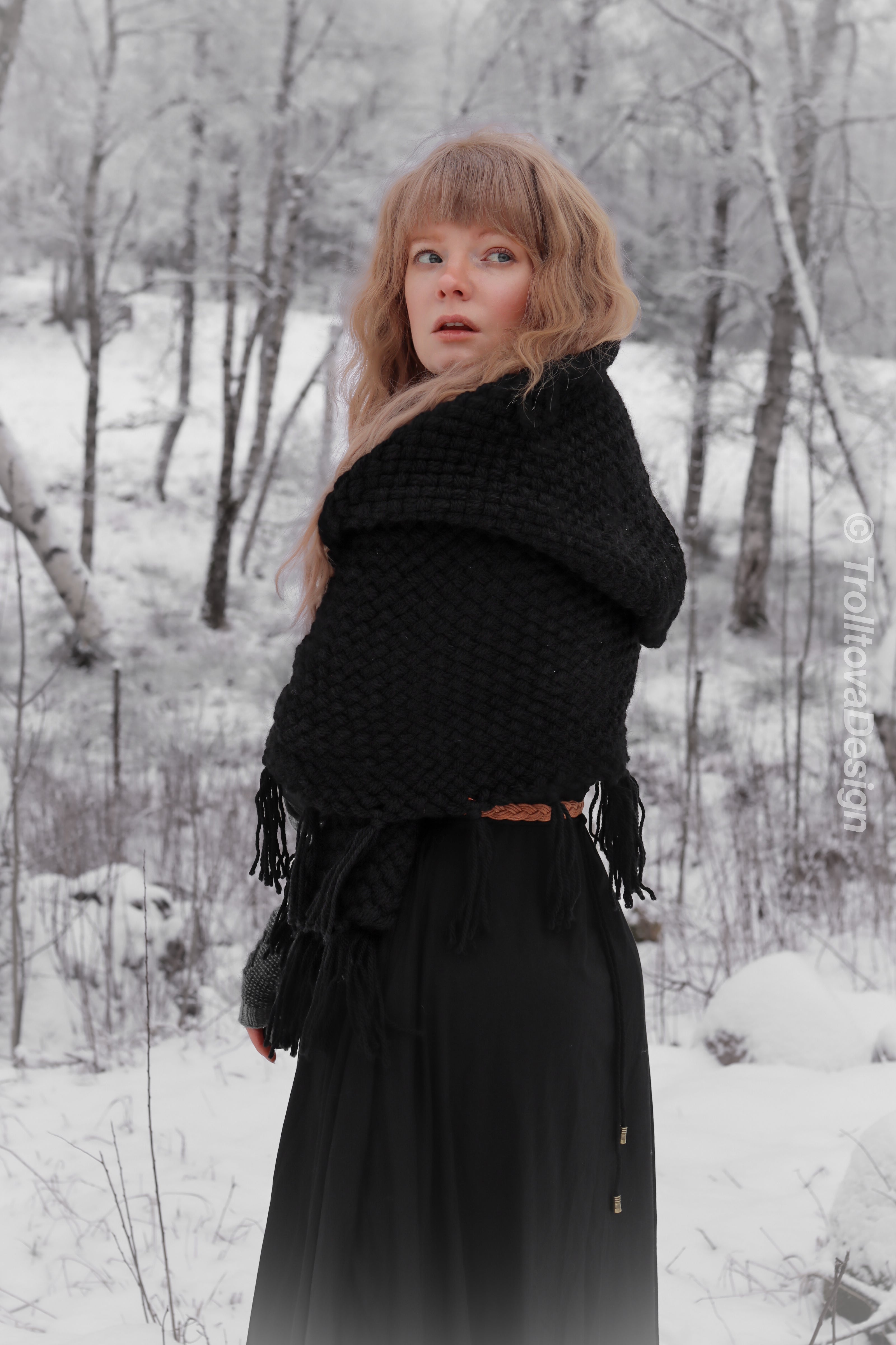 Handwoven hooded shawl in black wool and alpaca.