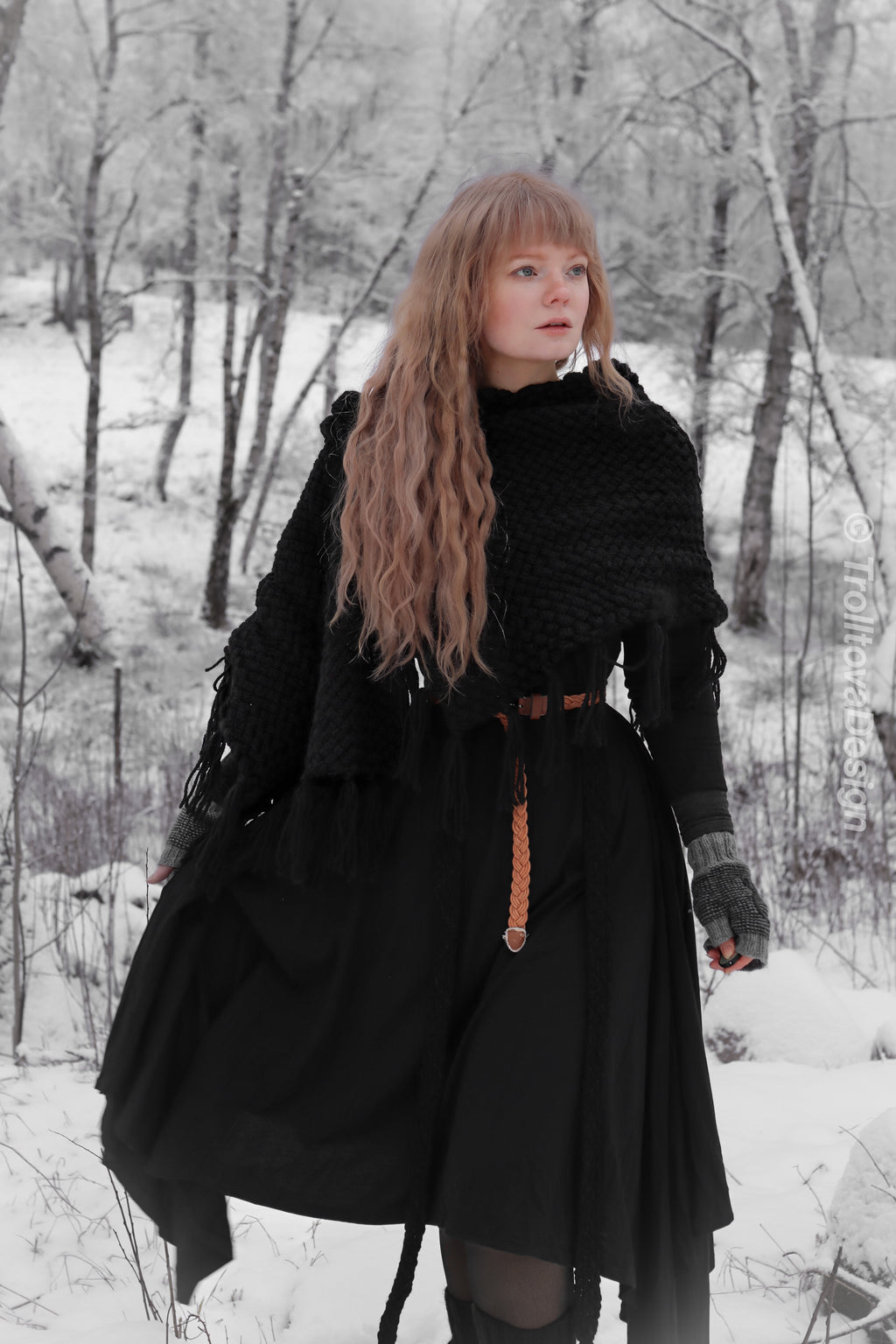 Handwoven hooded shawl in black wool and alpaca.