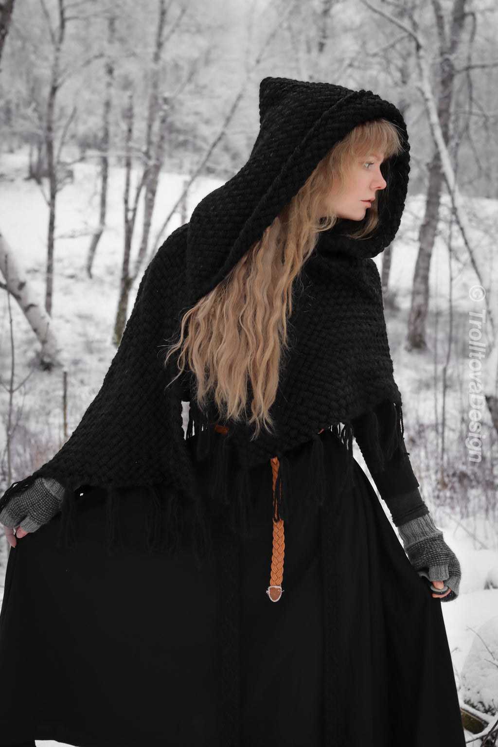 Handwoven hooded shawl in black wool and alpaca.