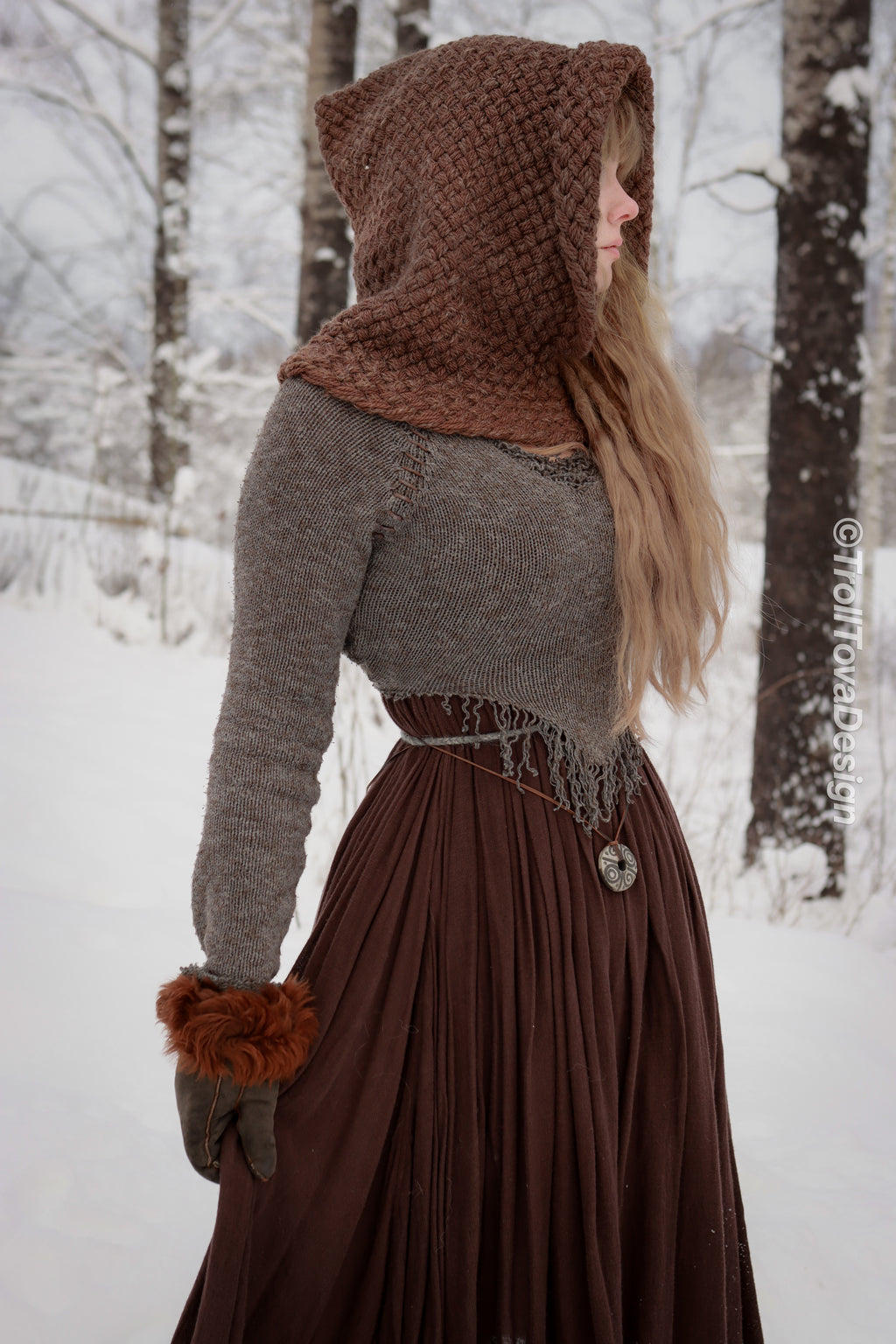 Handwoven hood in brown wool and alpaca.