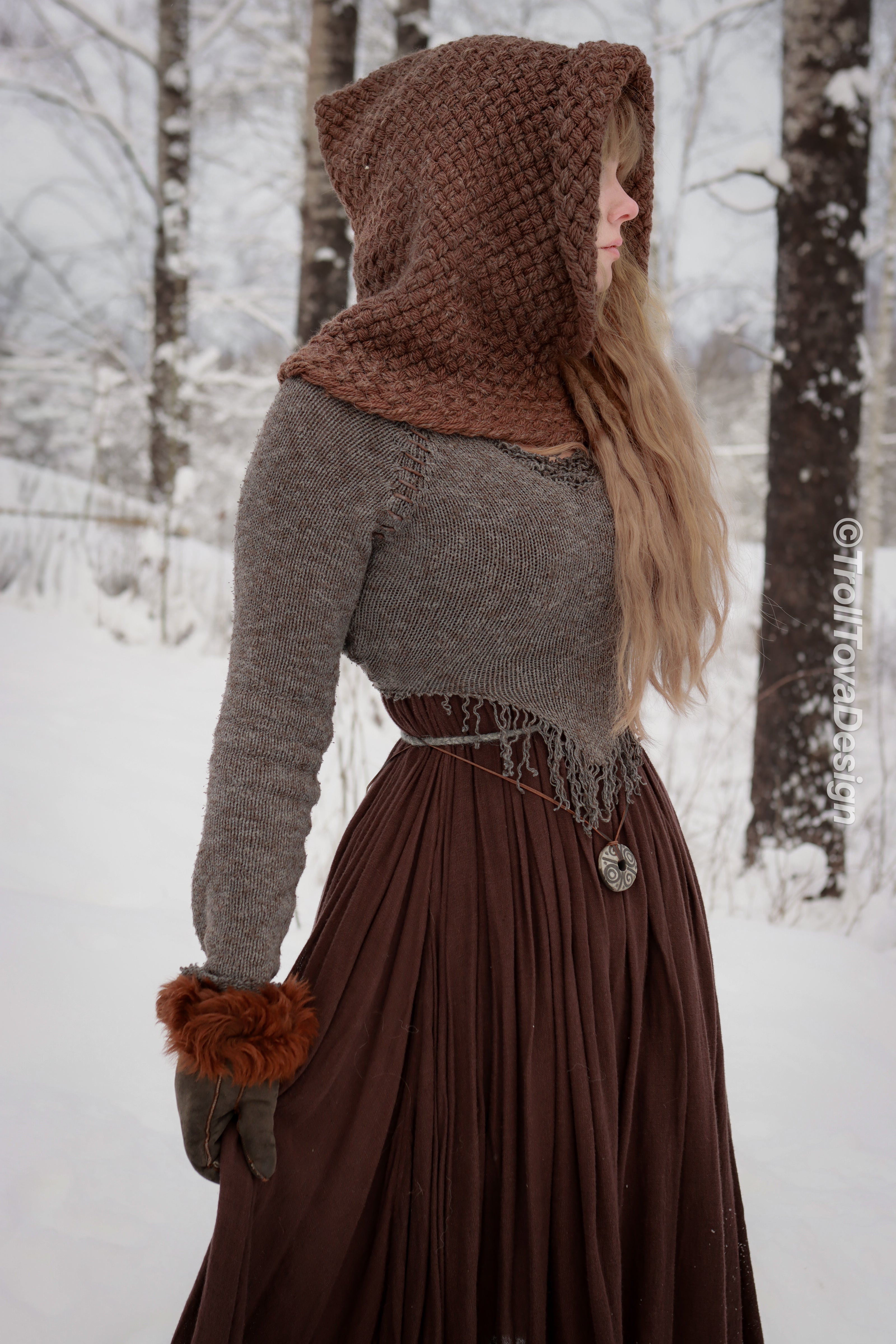 Handwoven hood in brown wool and alpaca.