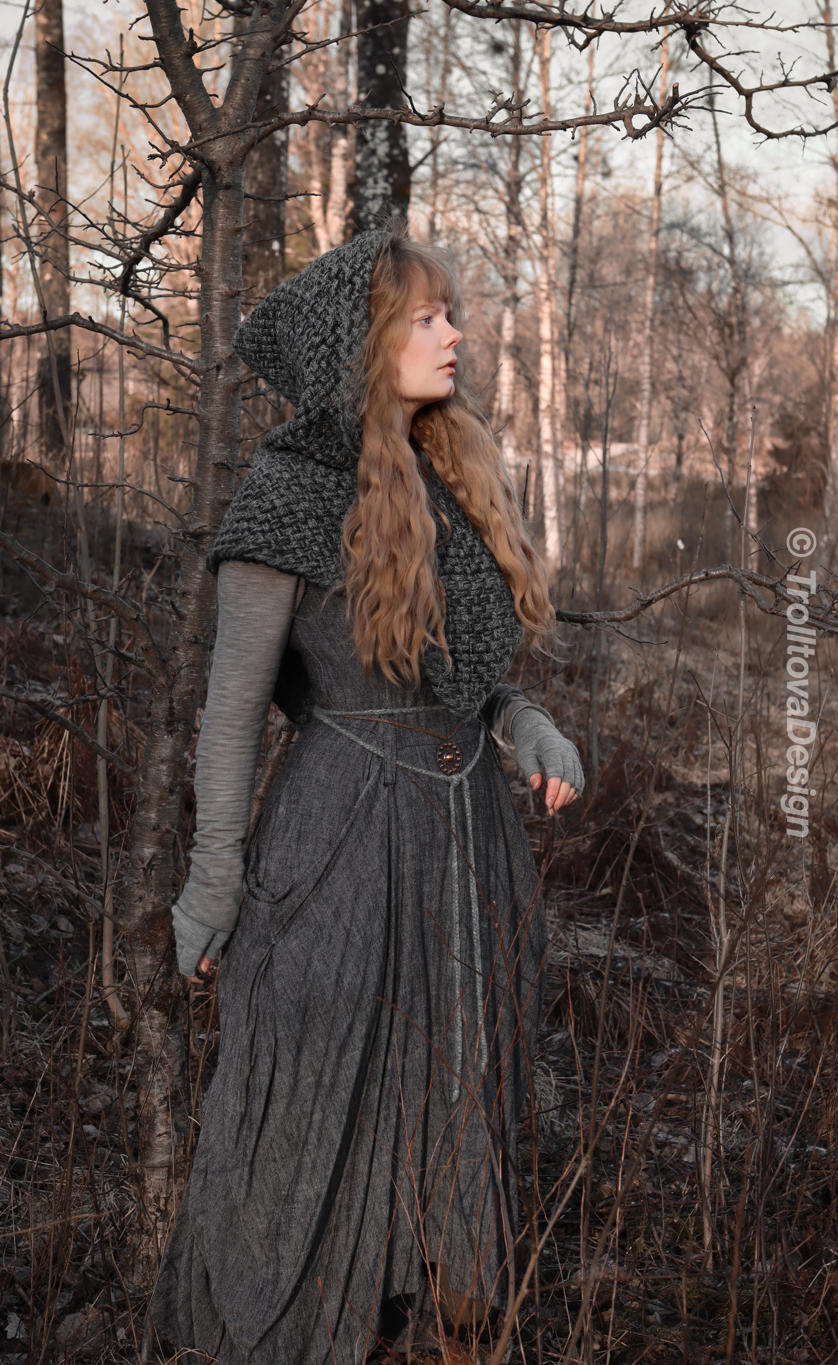 Small handwoven Skjoldehamn hood in gray wool and alpaca.