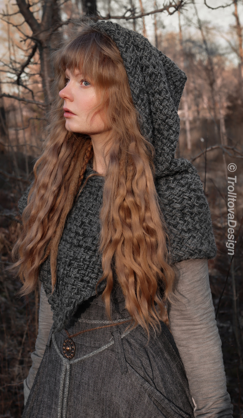 Small handwoven Skjoldehamn hood in gray wool and alpaca.