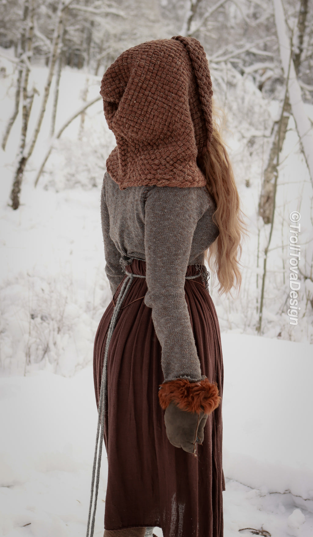 Handwoven hood in brown wool and alpaca.