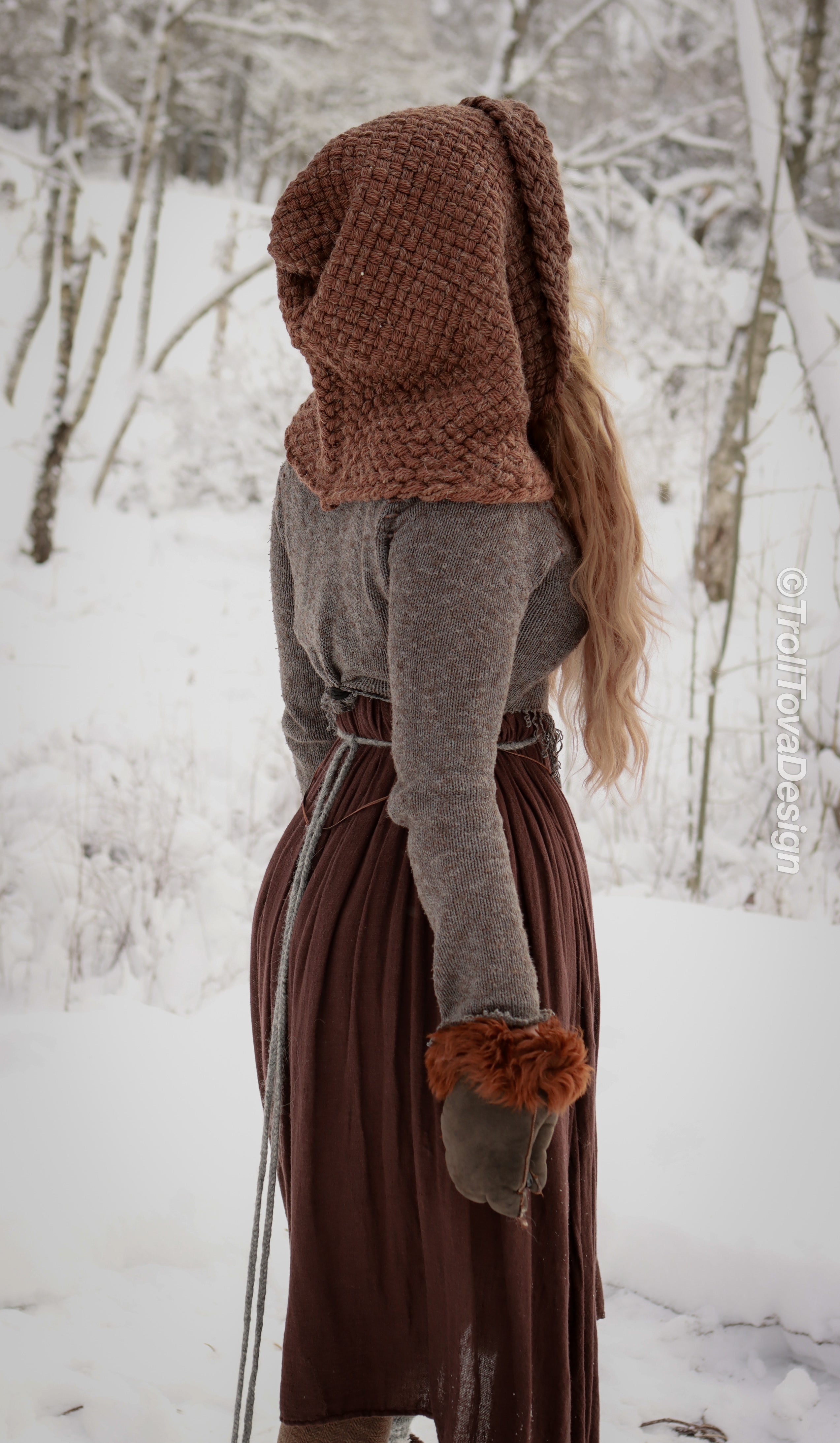 Handwoven hood in brown wool and alpaca.