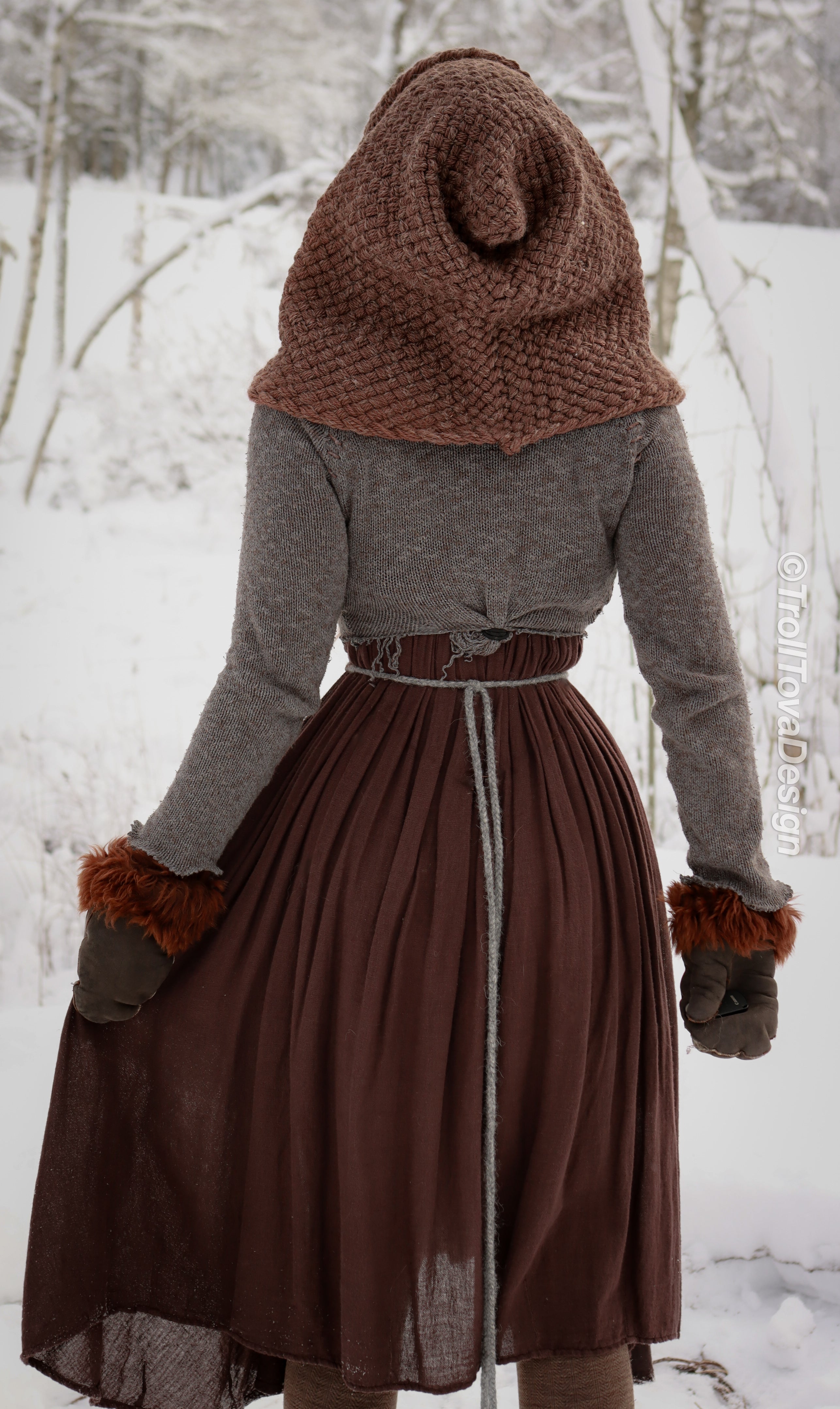 Handwoven hood in brown wool and alpaca.