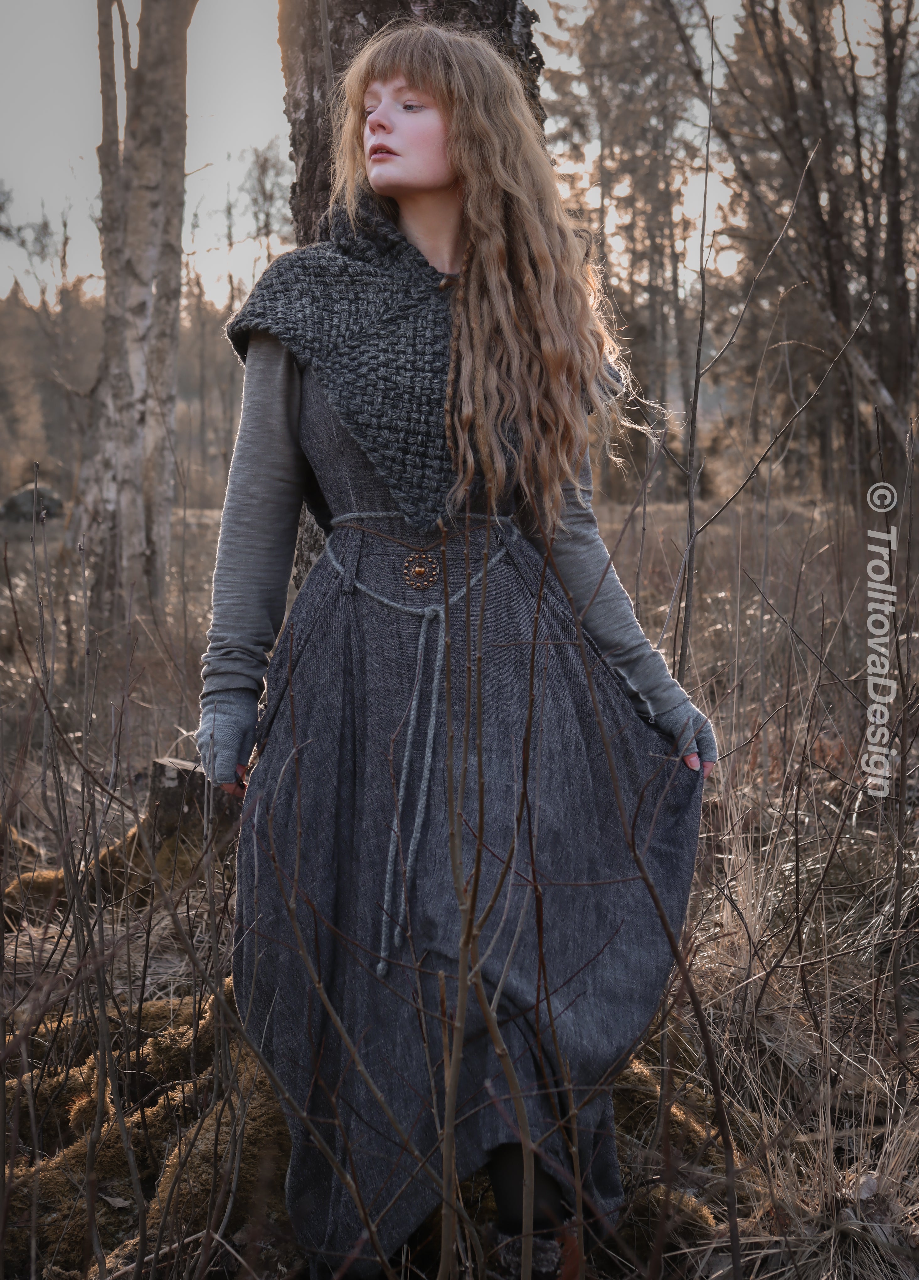 Small handwoven Skjoldehamn hood in gray wool and alpaca.