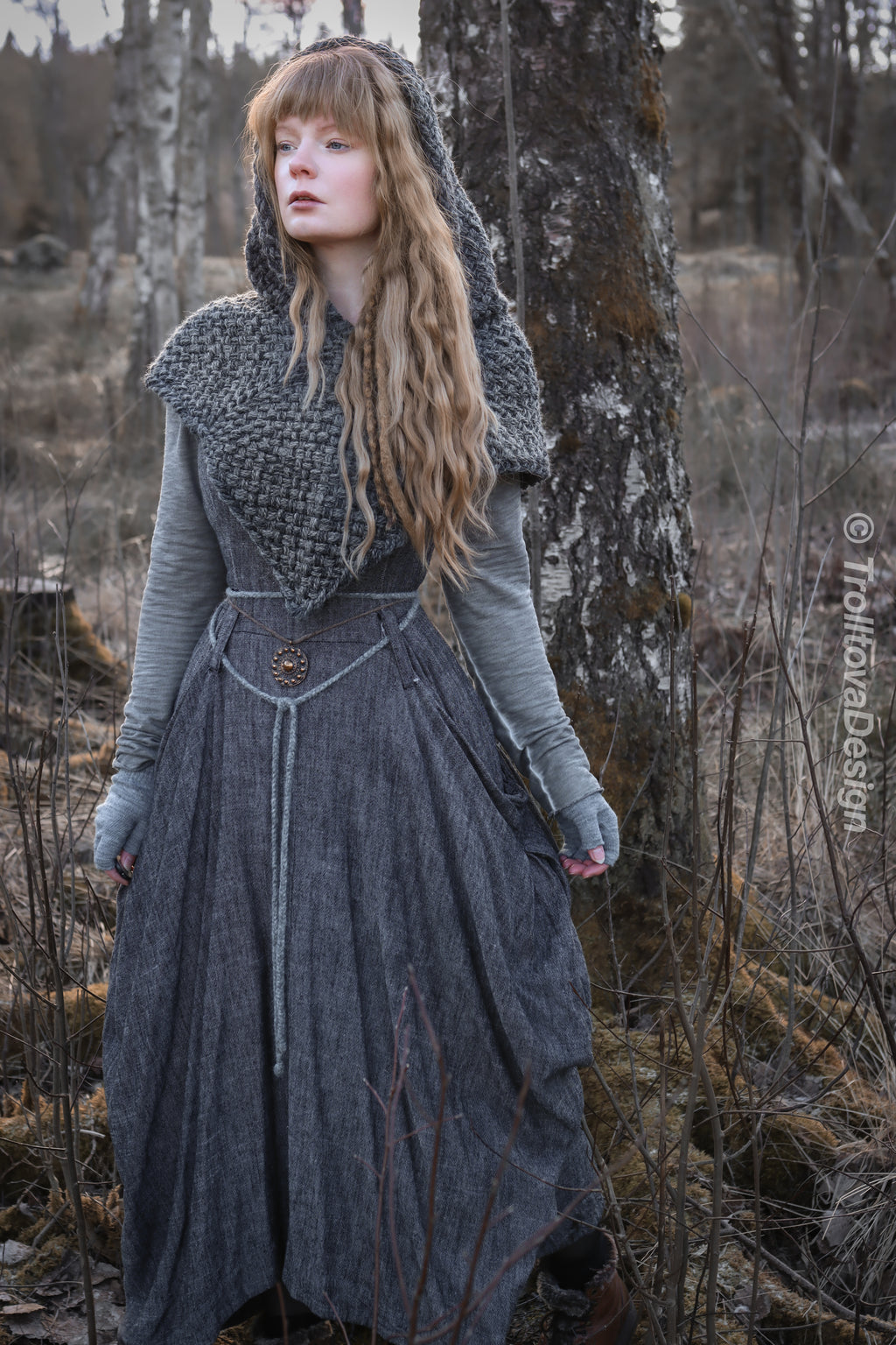 Small handwoven Skjoldehamn hood in gray wool and alpaca.