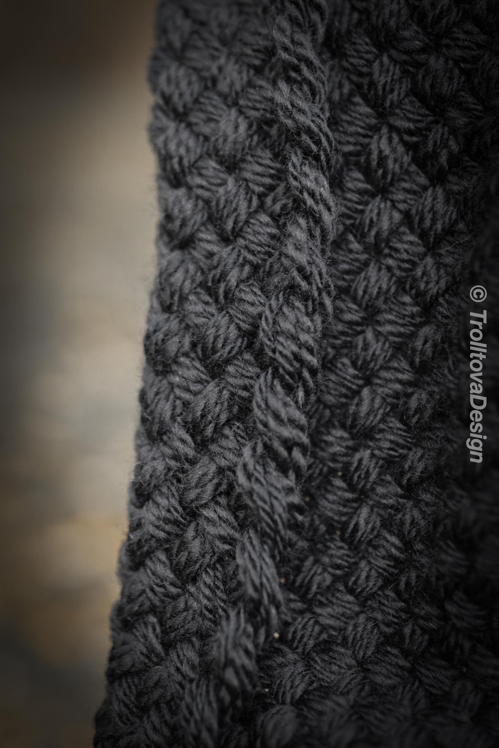 Handwoven hood in black wool and alpaca.