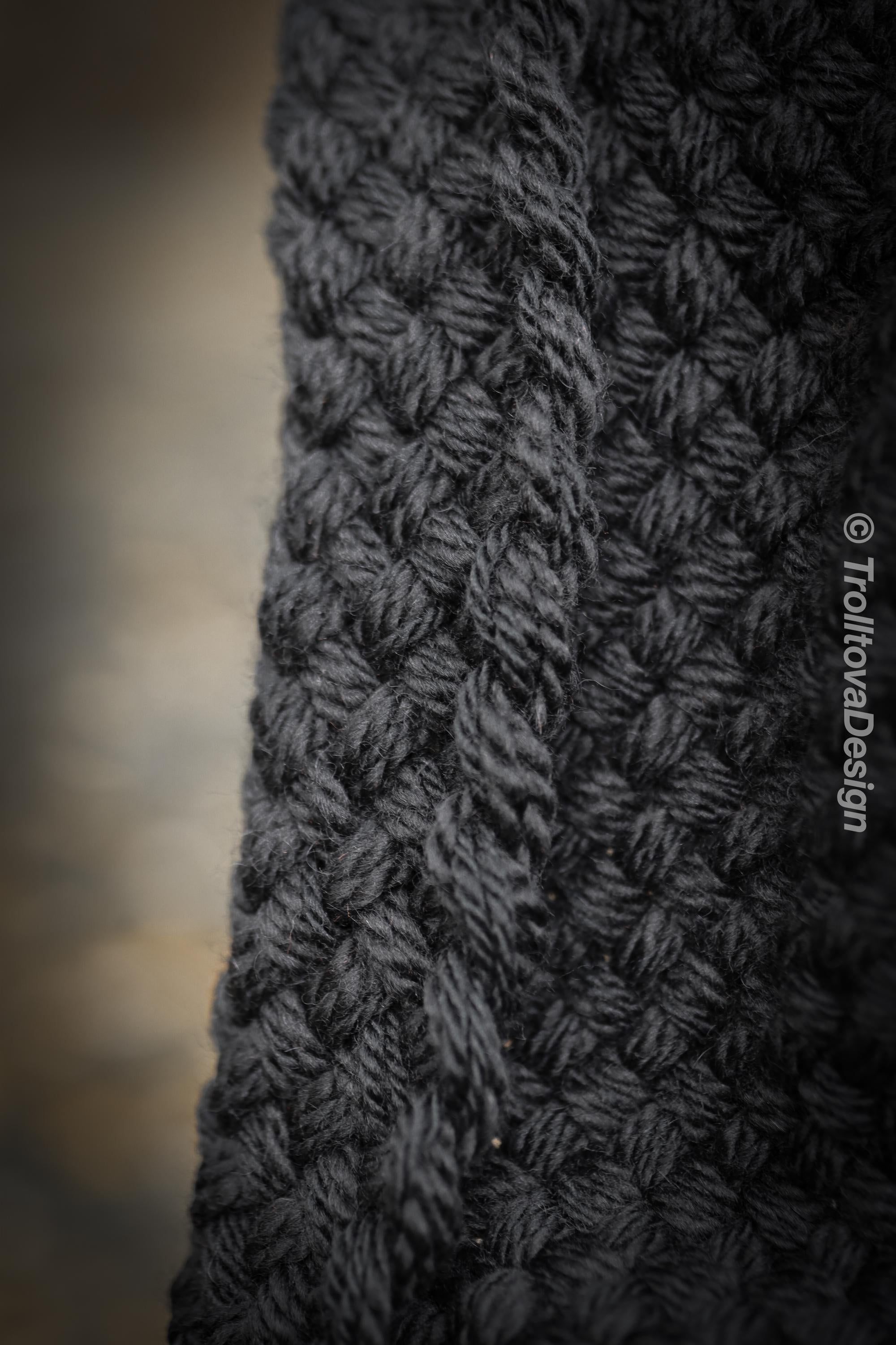 Handwoven hood in black wool and alpaca.