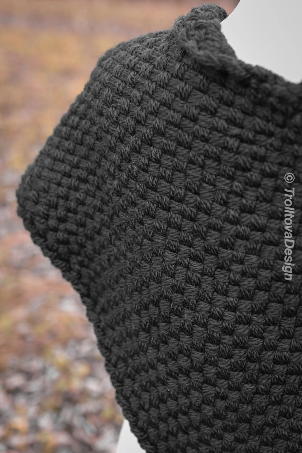 Handwoven twisted capelet in black wool and alpaca.