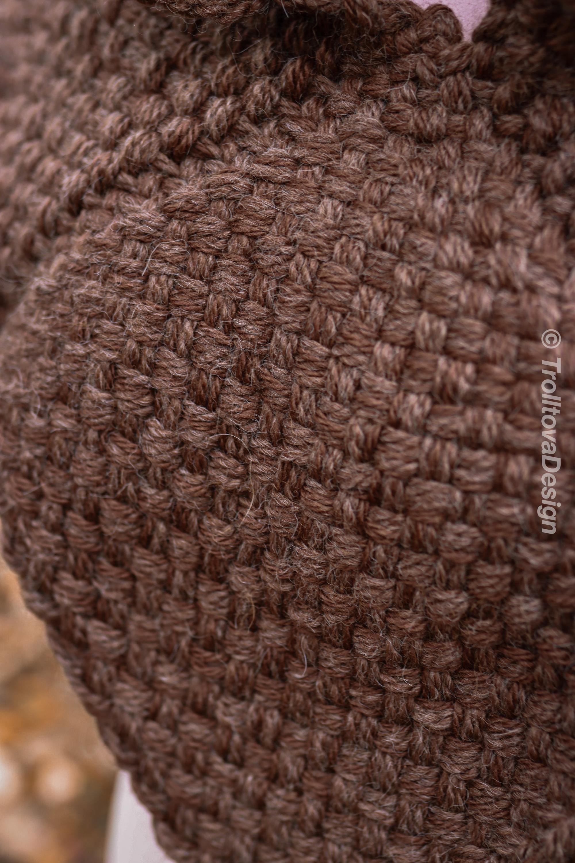 Small handwoven Skjoldehamn inspired hood in brown wool and alpaca.