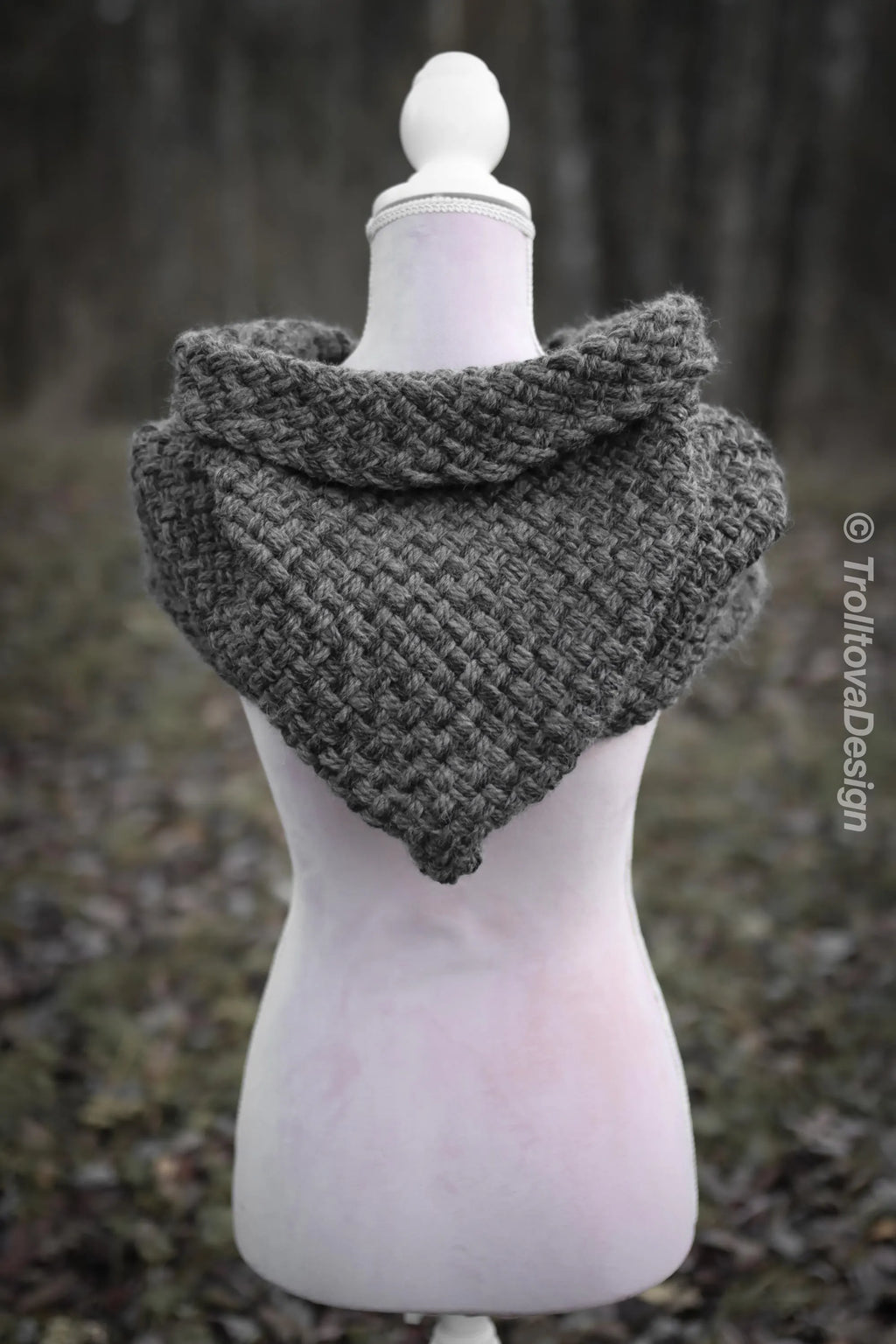 Handwoven hood in gray wool and alpaca.