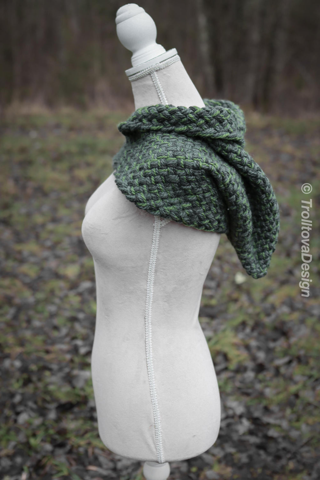 Handwoven hood in forest green wool and alpaca.