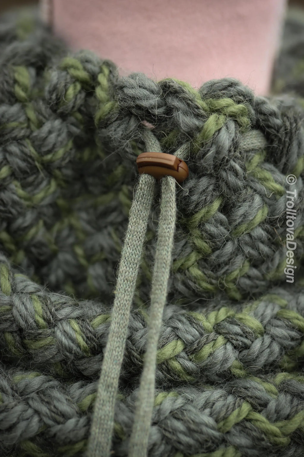 Handwoven snood in forest green wool and alpaca with drawstring.