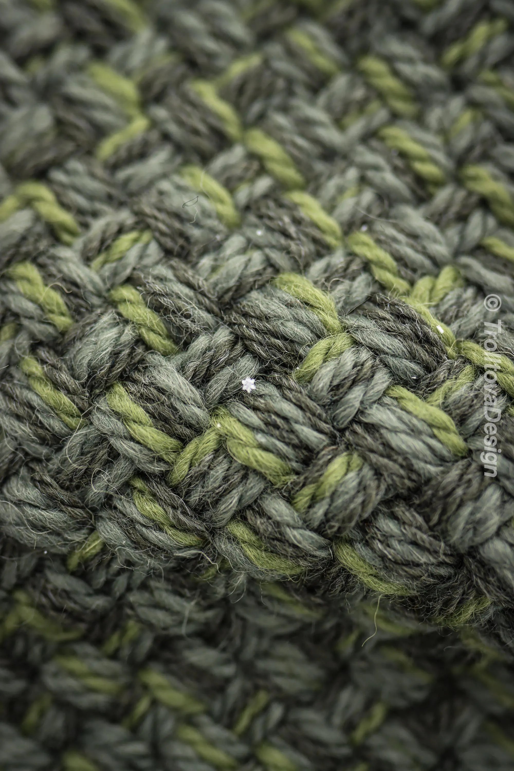 Small handwoven Skjoldehamn inspired hood in forest green wool and alpaca.